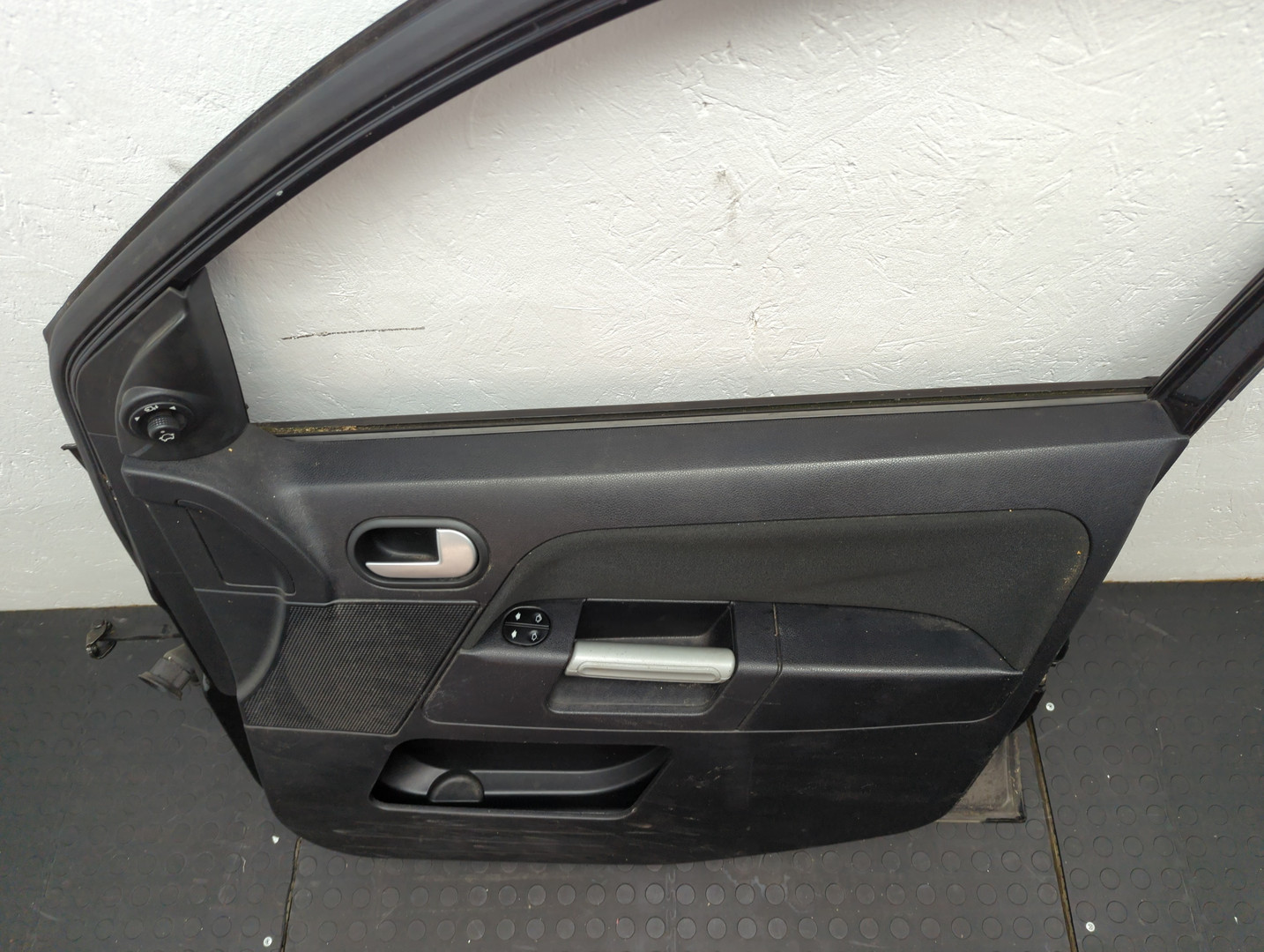 Дверь передняя правая