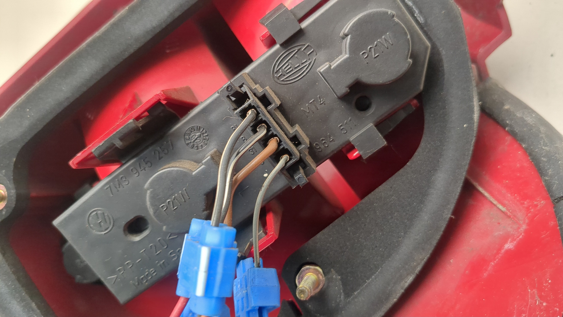 Фонарь задний левый