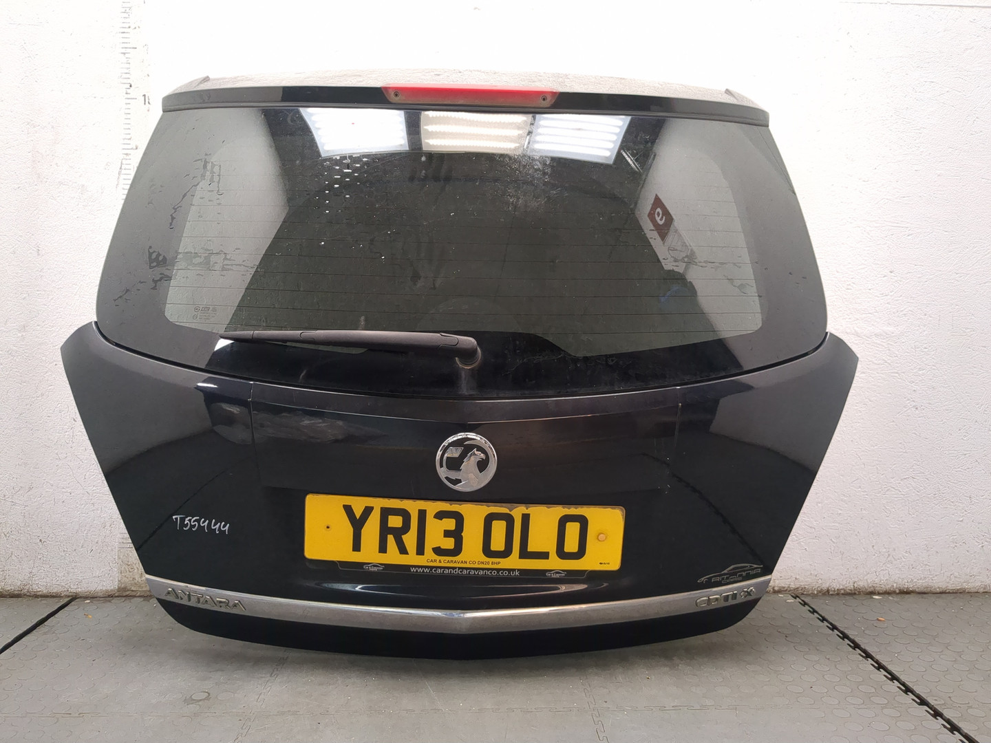 Дверь багажника