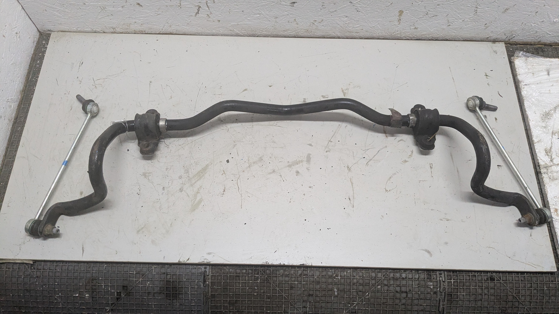 Стабилизатор передний