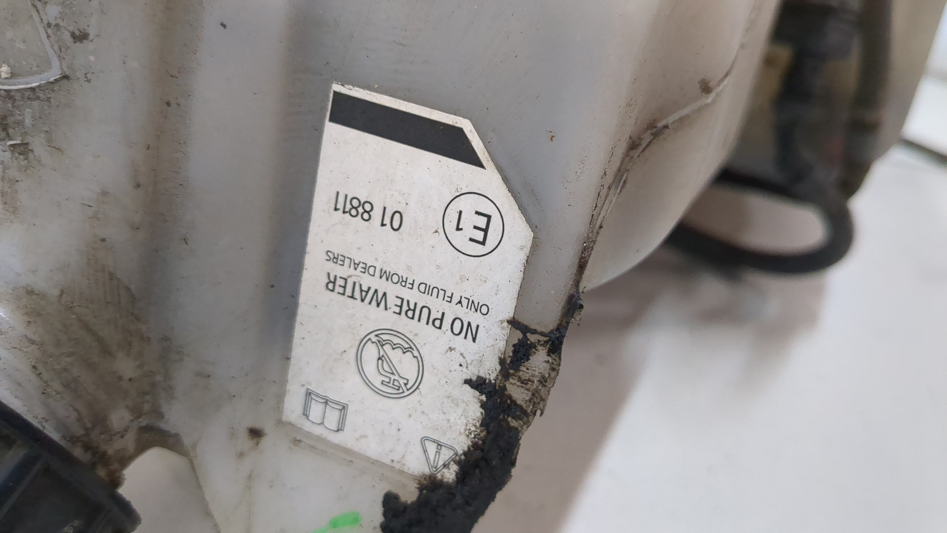 Бачок омывателя лобового стекла