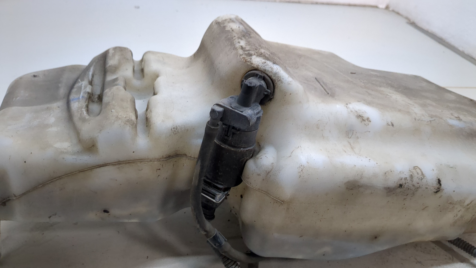 Бачок омывателя лобового стекла