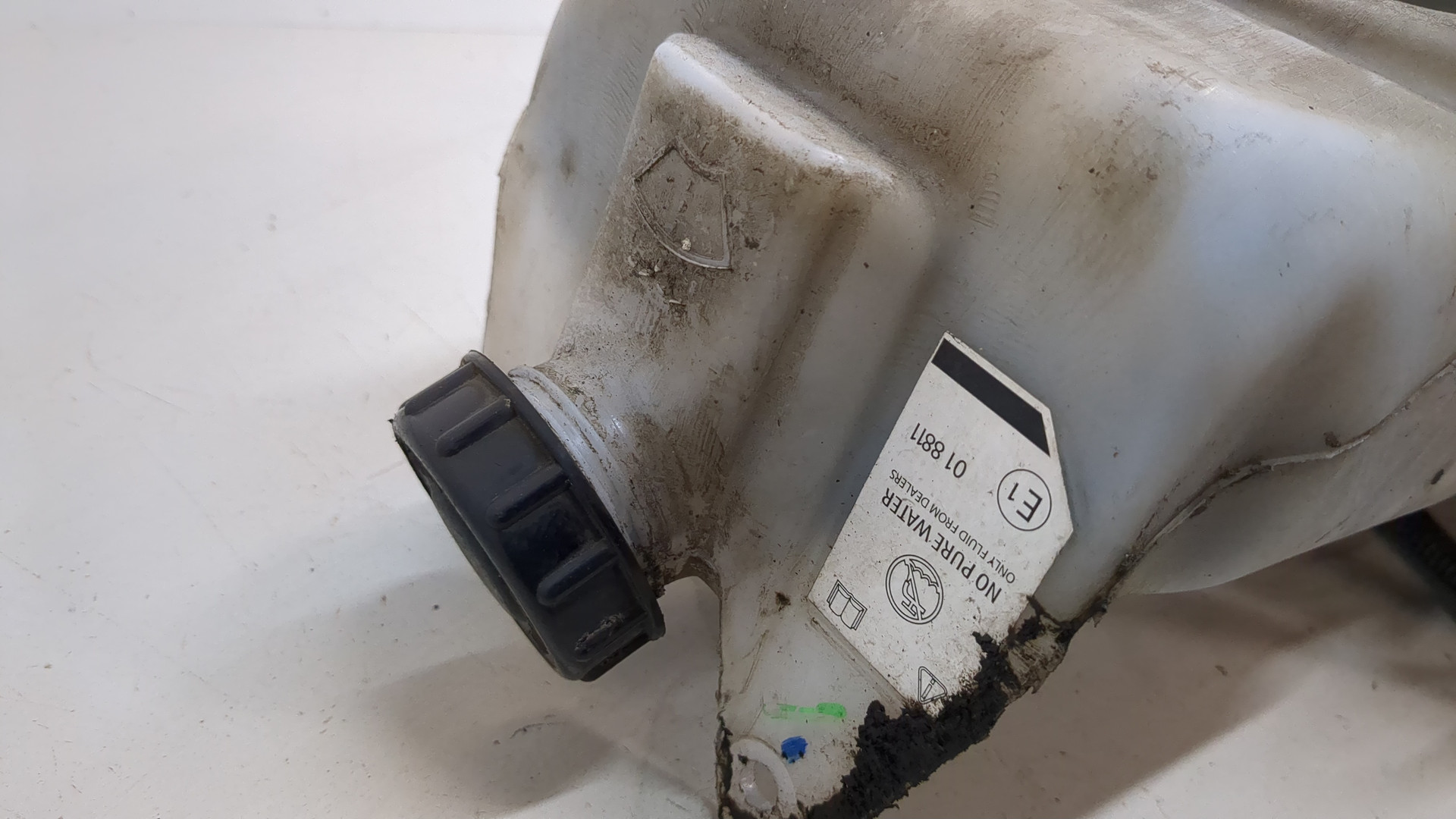 Бачок омывателя лобового стекла