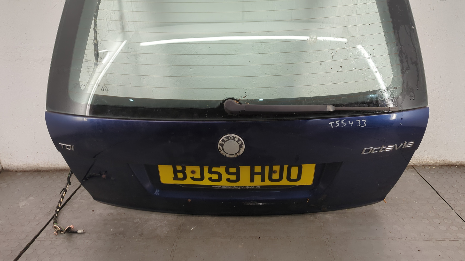 Дверь багажника