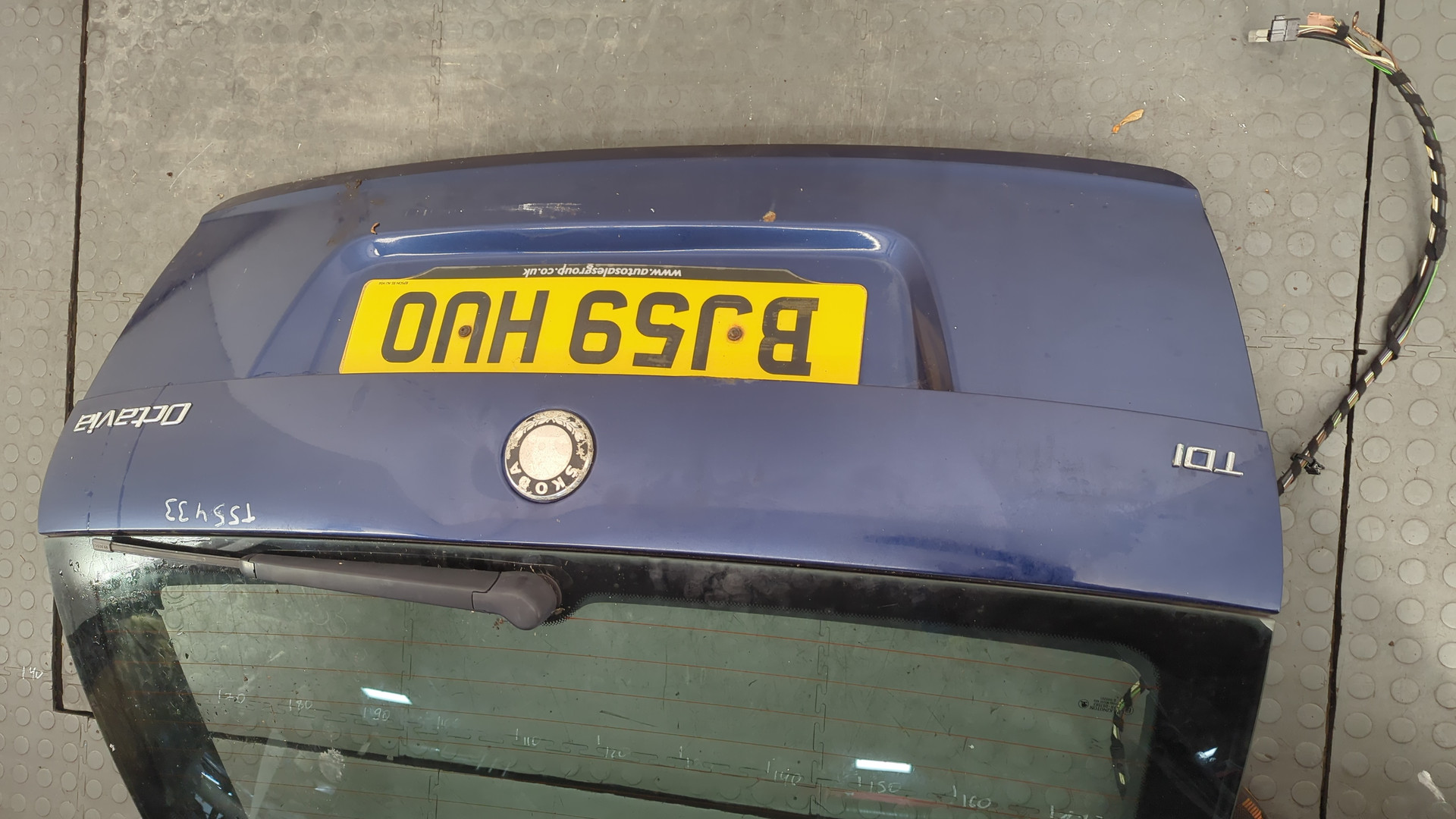 Дверь багажника