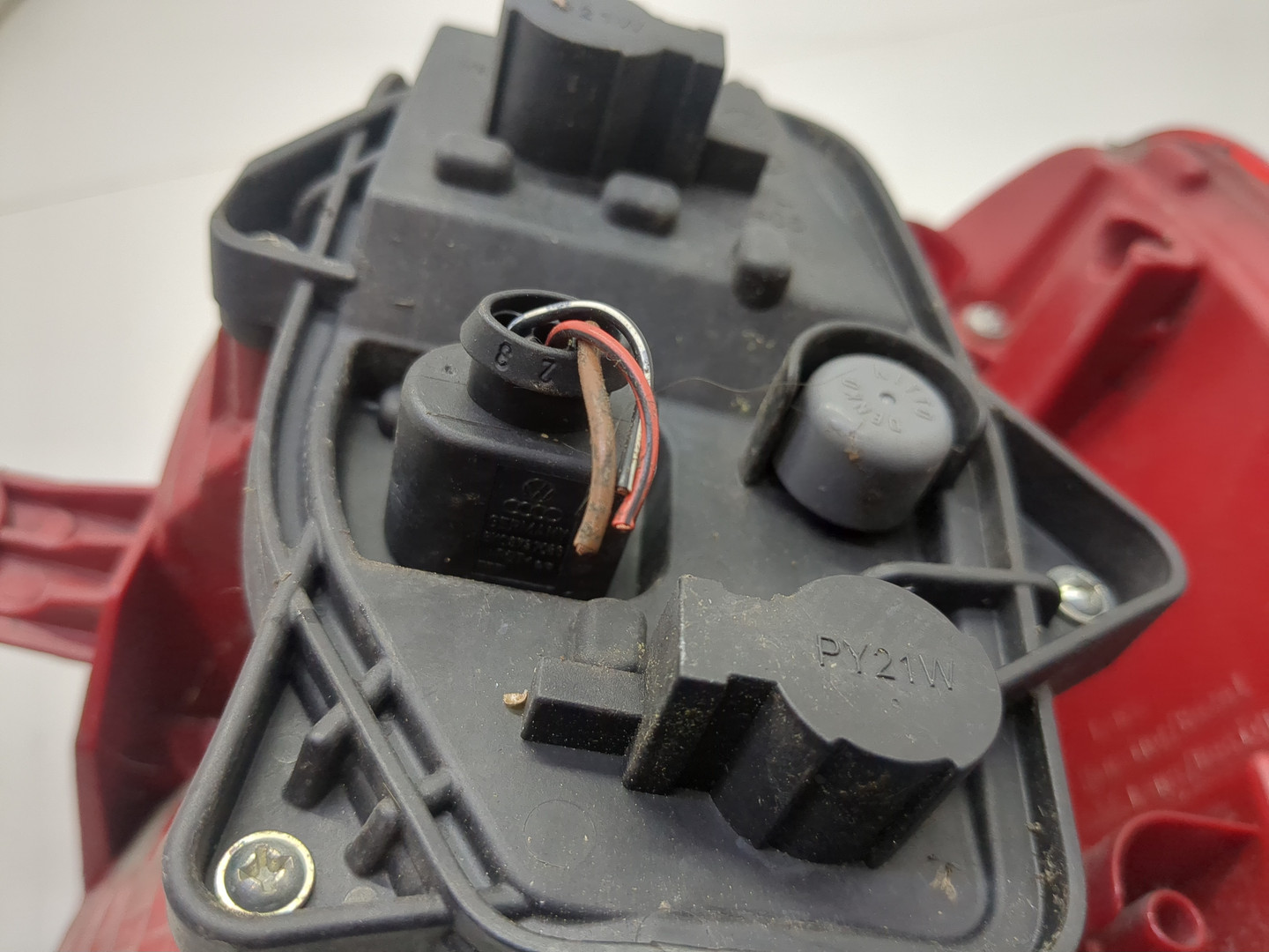 Фонарь задний левый