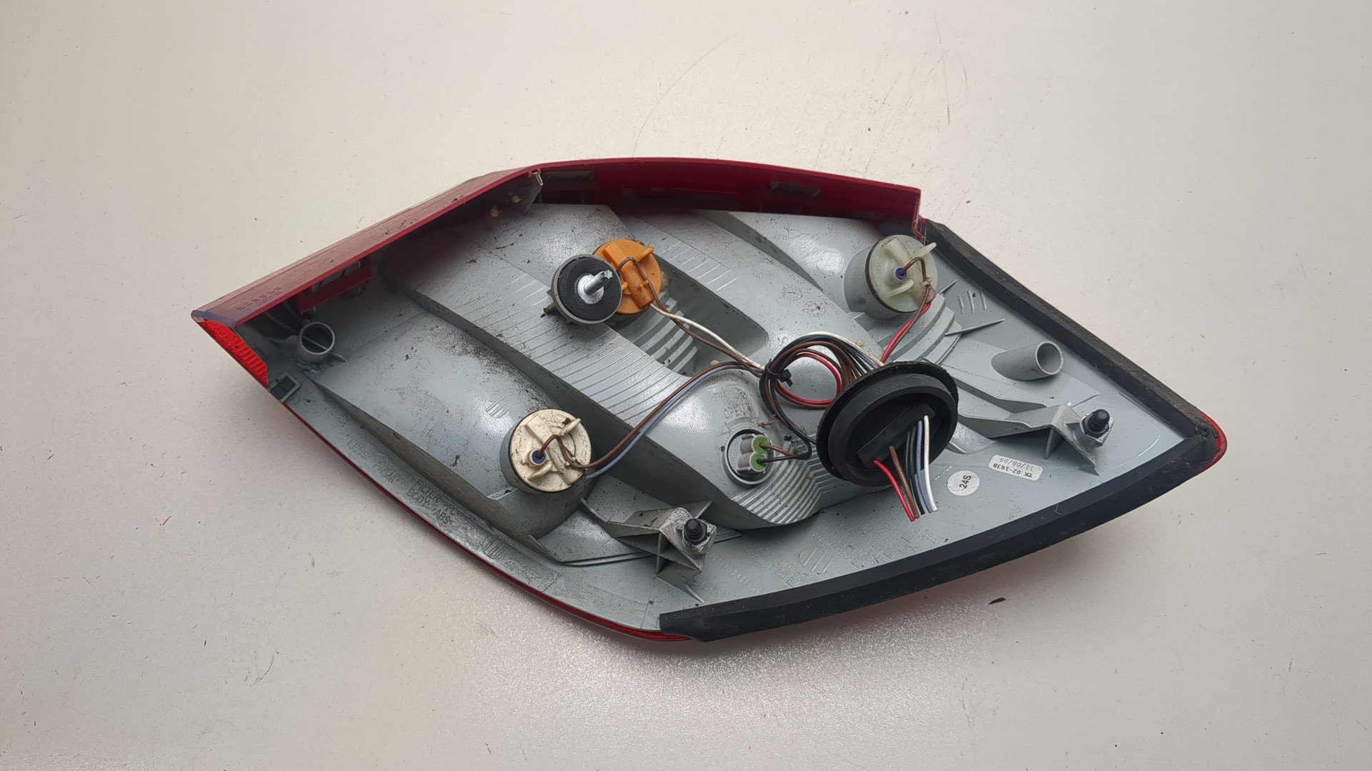 Фонарь задний левый