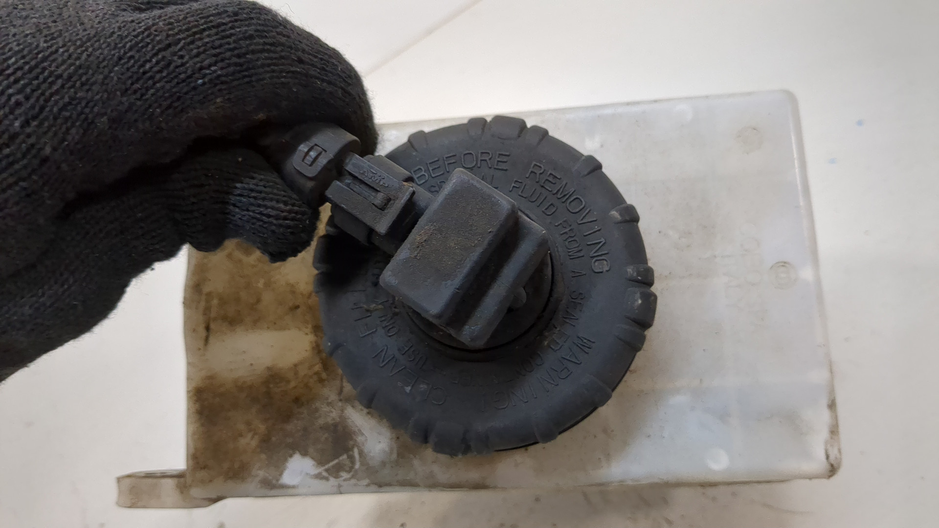 Бачок главного тормозного цилиндра