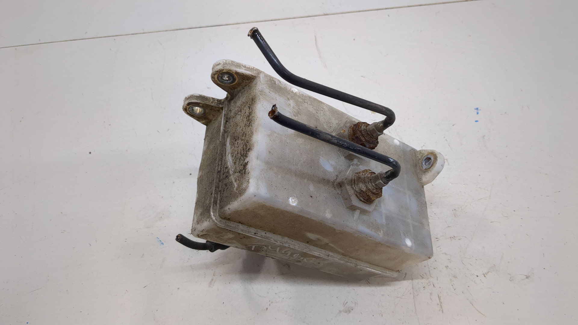 Бачок главного тормозного цилиндра