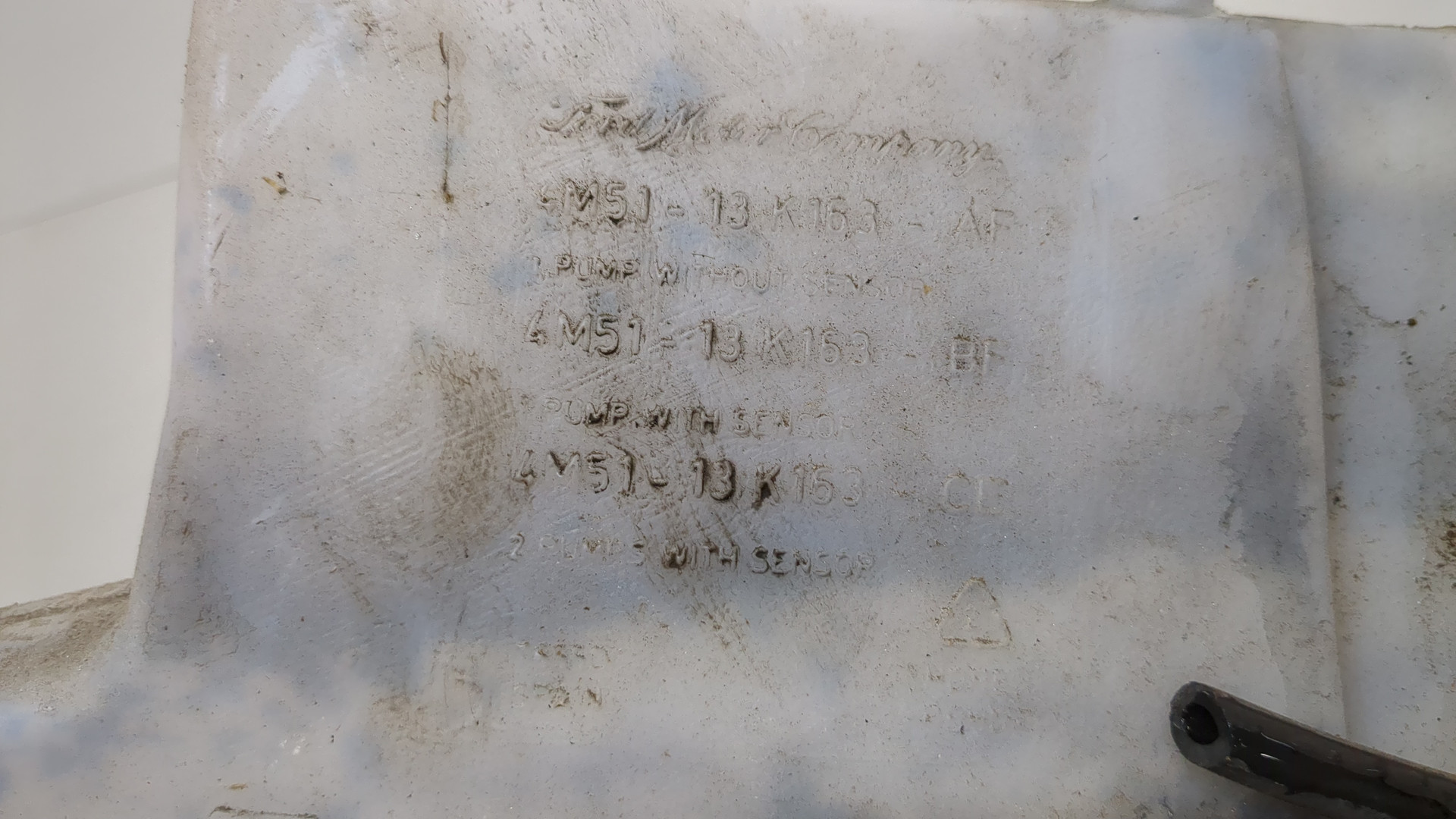 Бачок омывателя лобового стекла