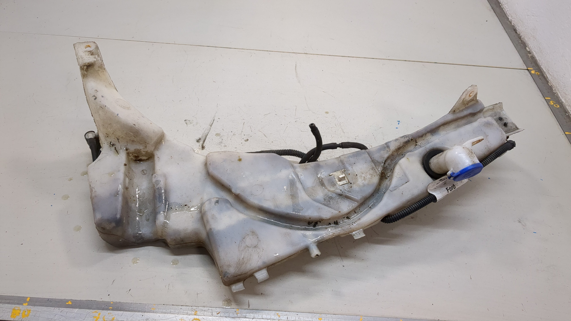 Бачок омывателя лобового стекла