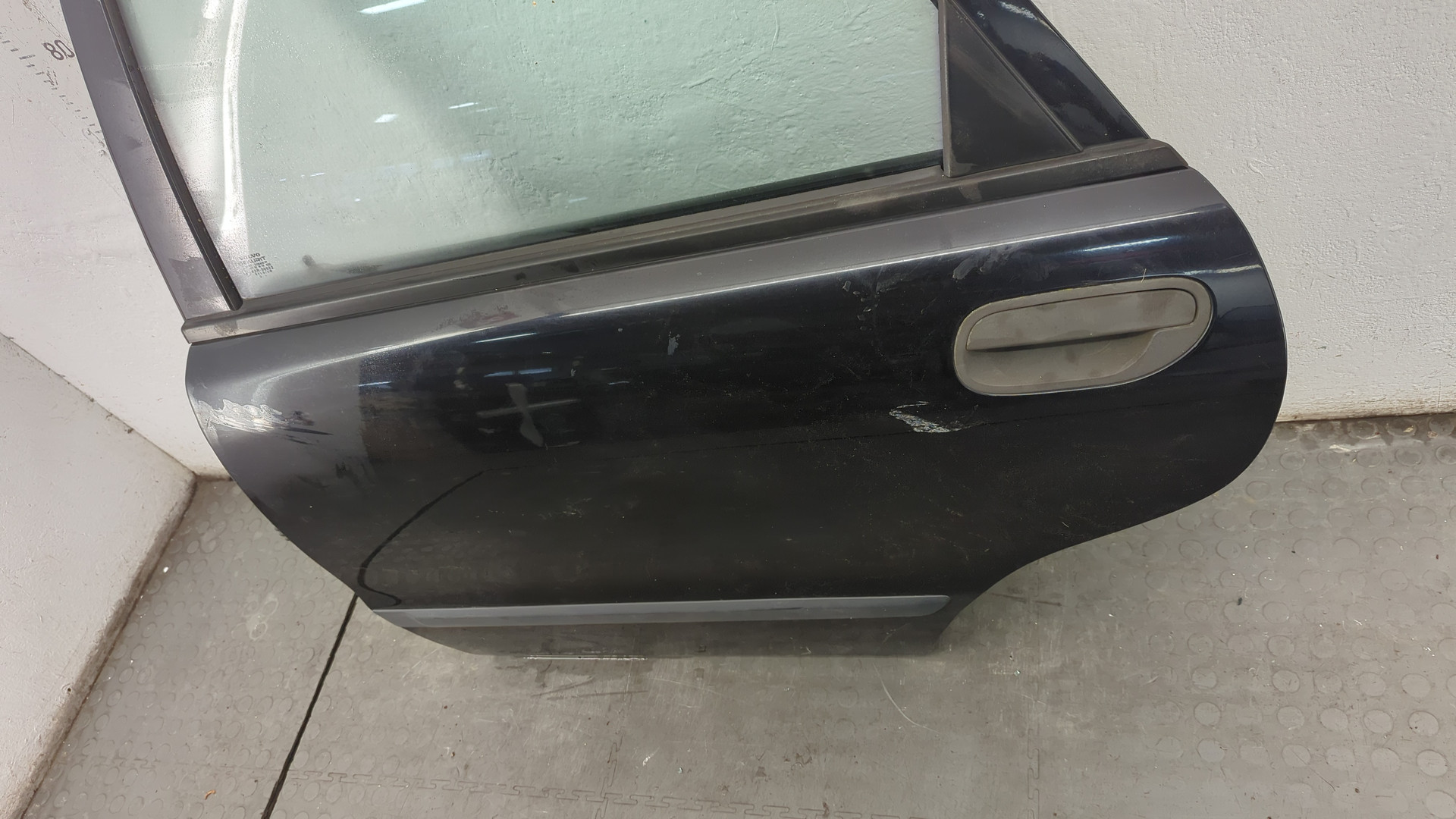 Дверь задняя левая