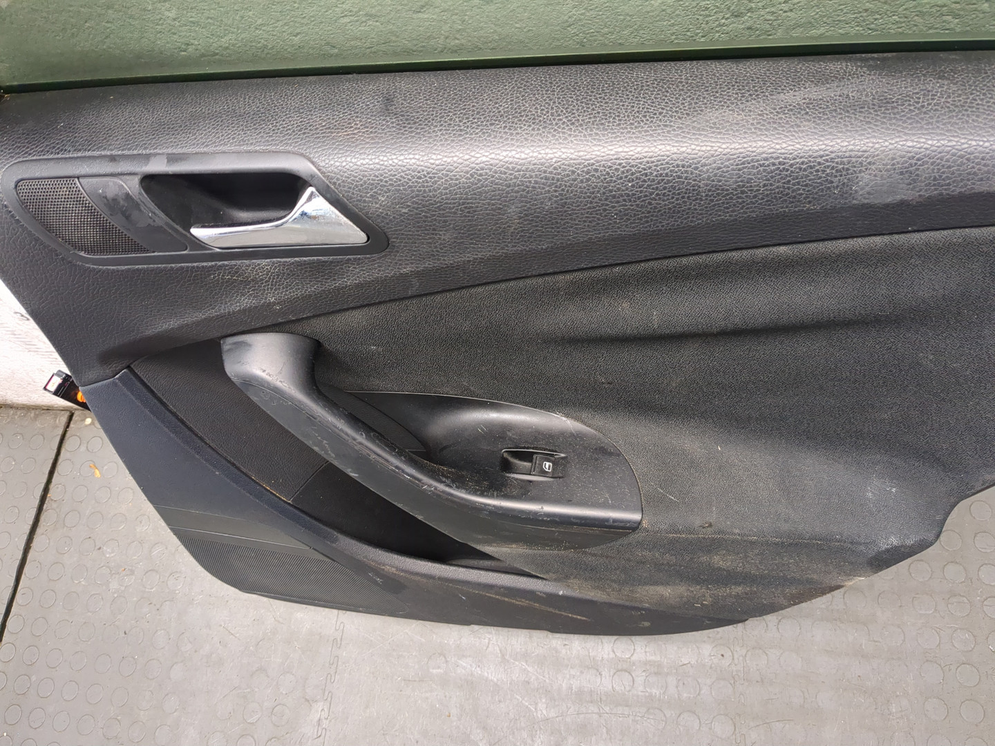 Дверь задняя правая