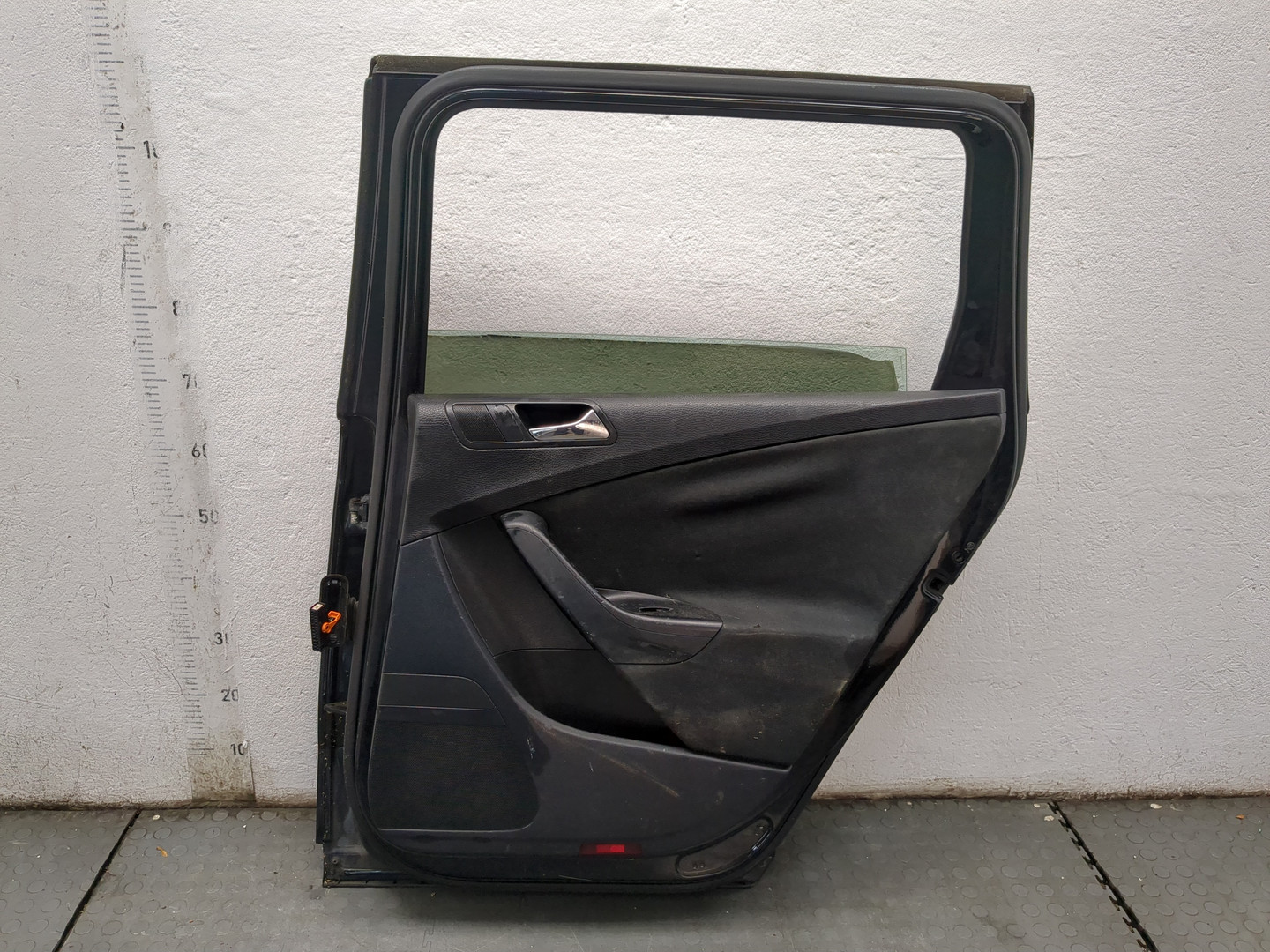 Дверь задняя правая