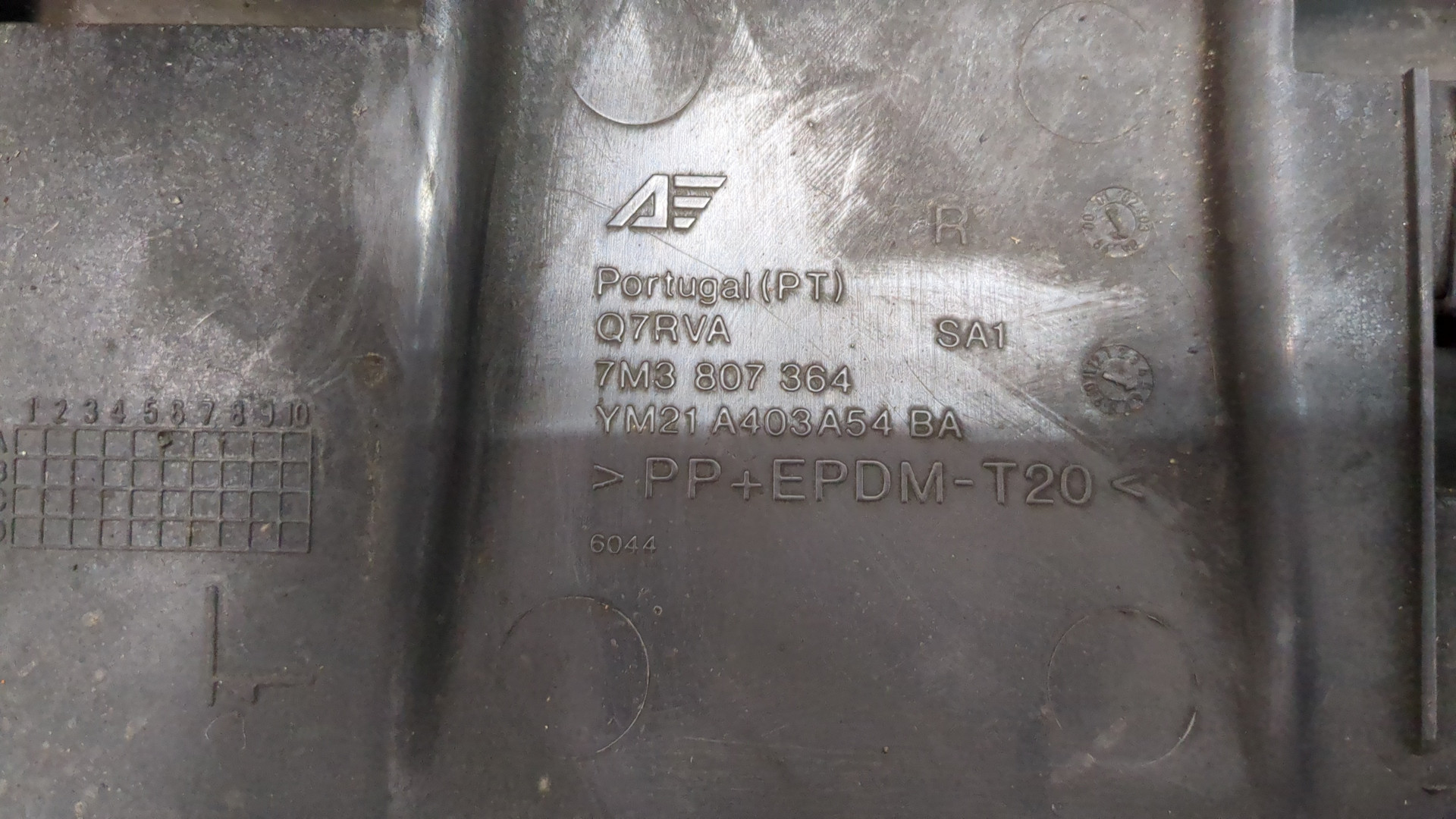 Бампер задний