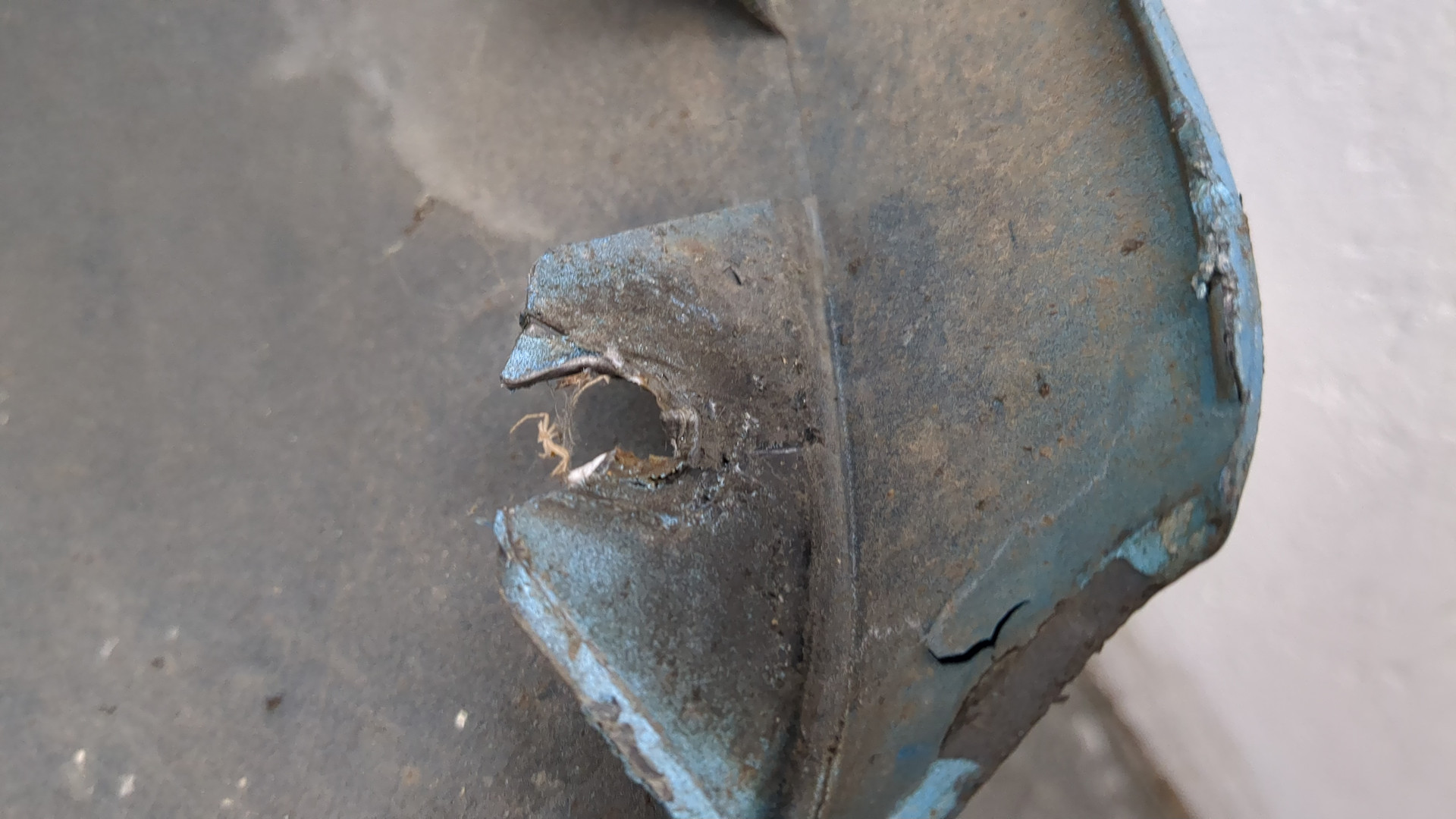 Бампер задний