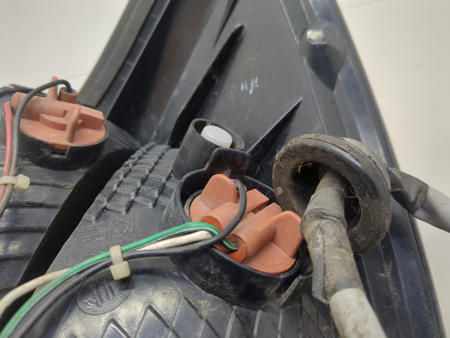 Фонарь задний левый