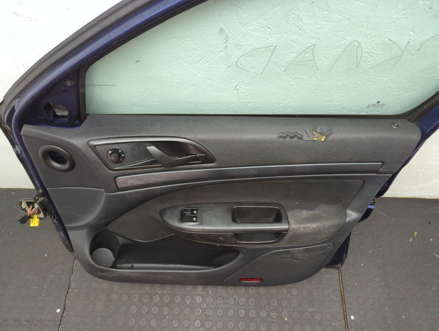 Дверь передняя правая