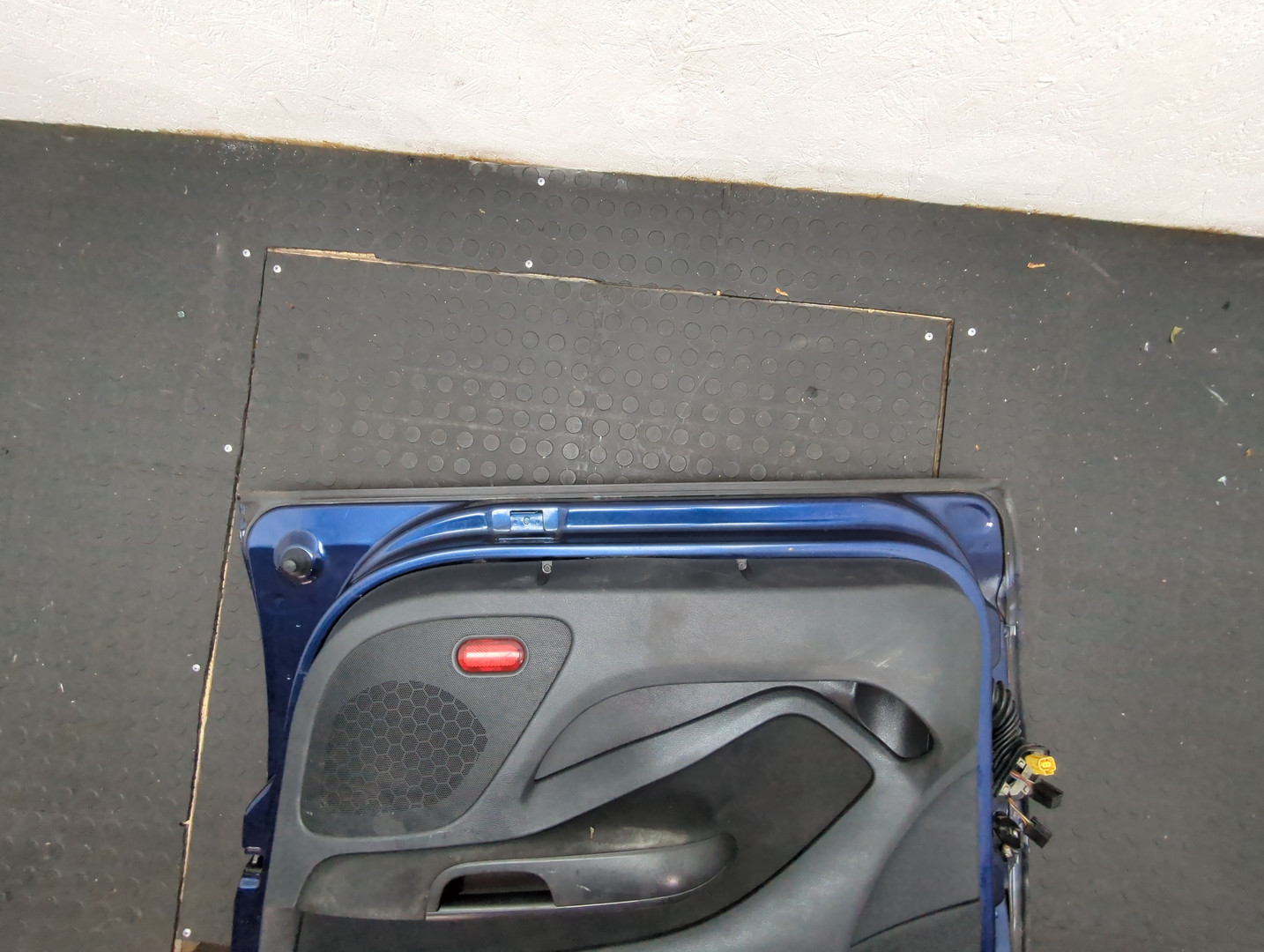 Дверь передняя правая