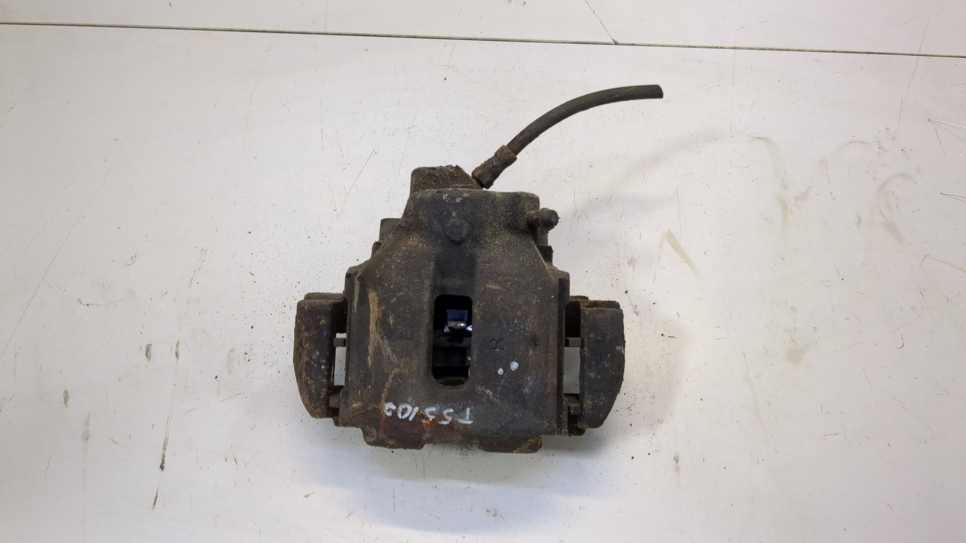 Суппорт передний левый