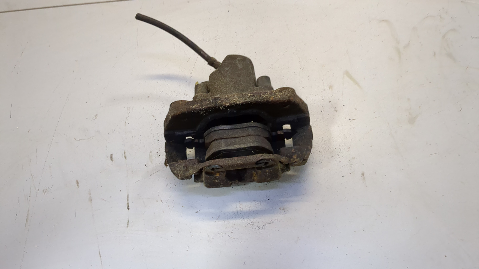 Суппорт передний левый