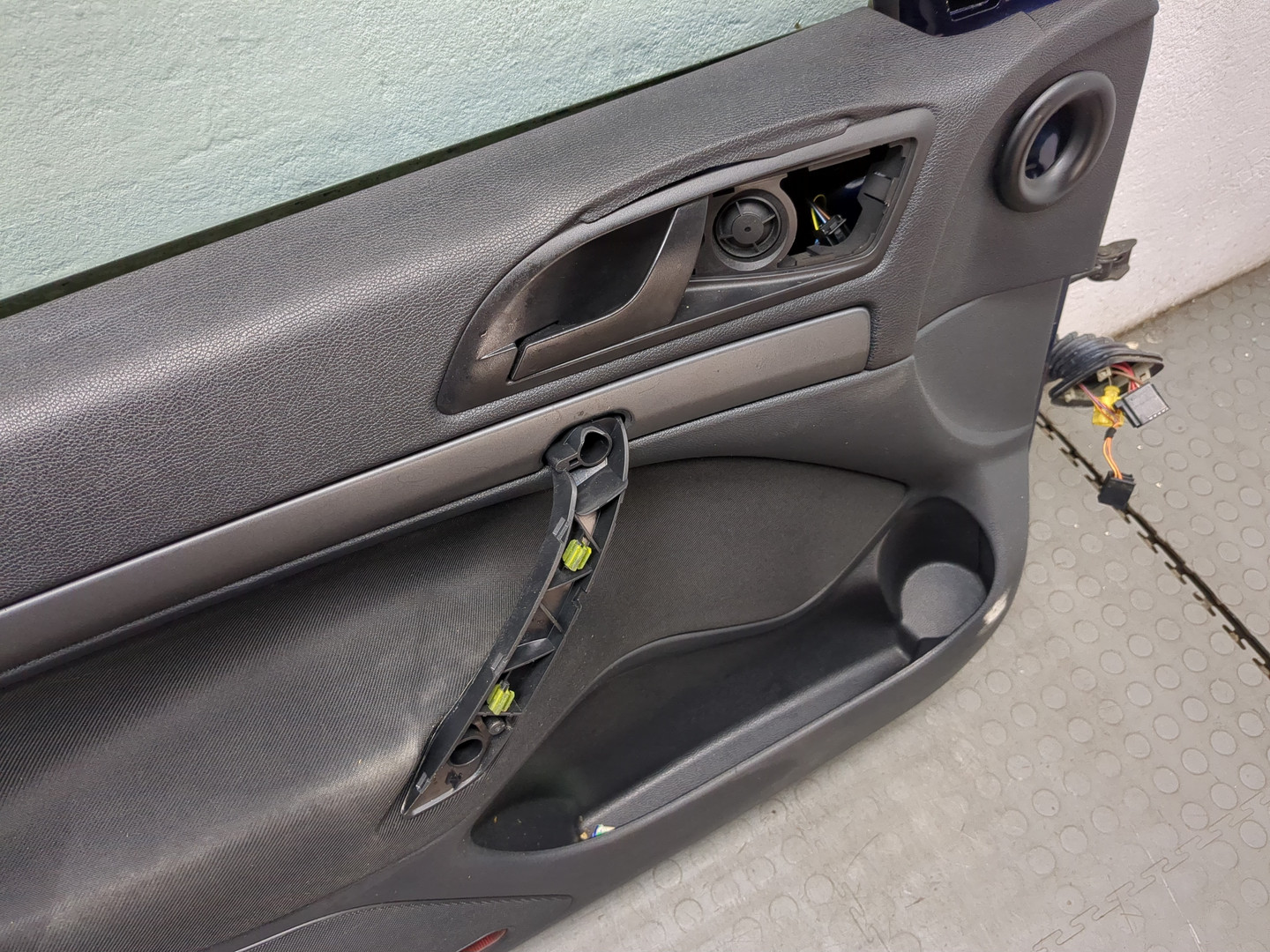 Дверь передняя левая