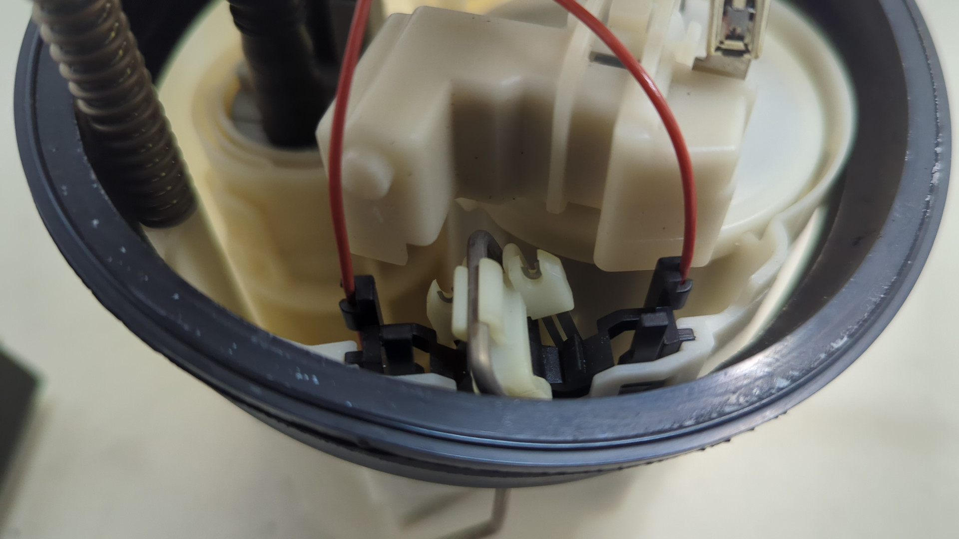 Насос топливный электрический