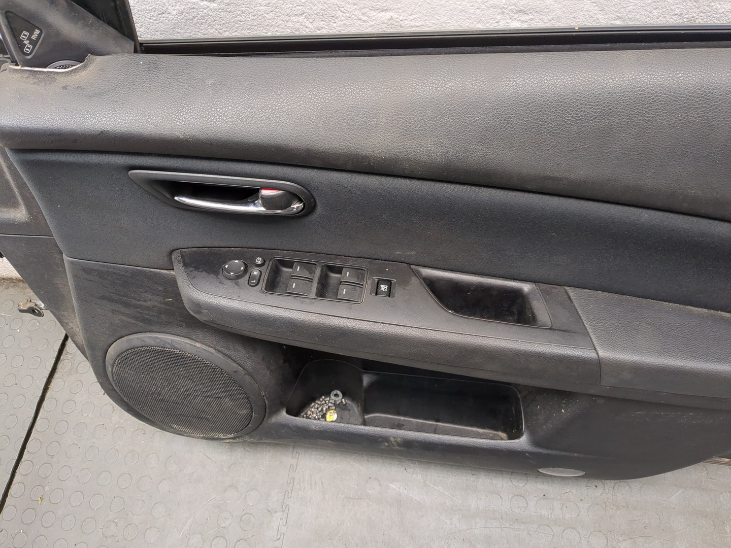 Дверь передняя правая