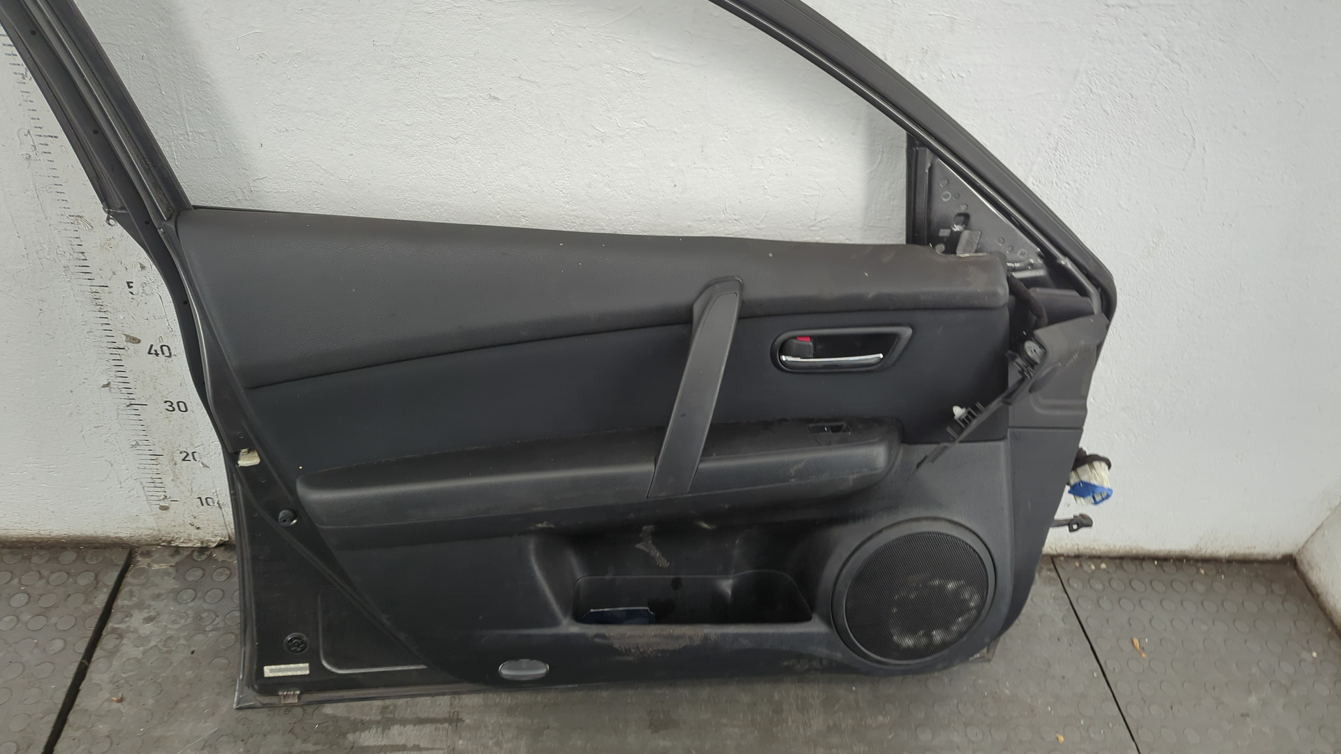 Дверь передняя левая