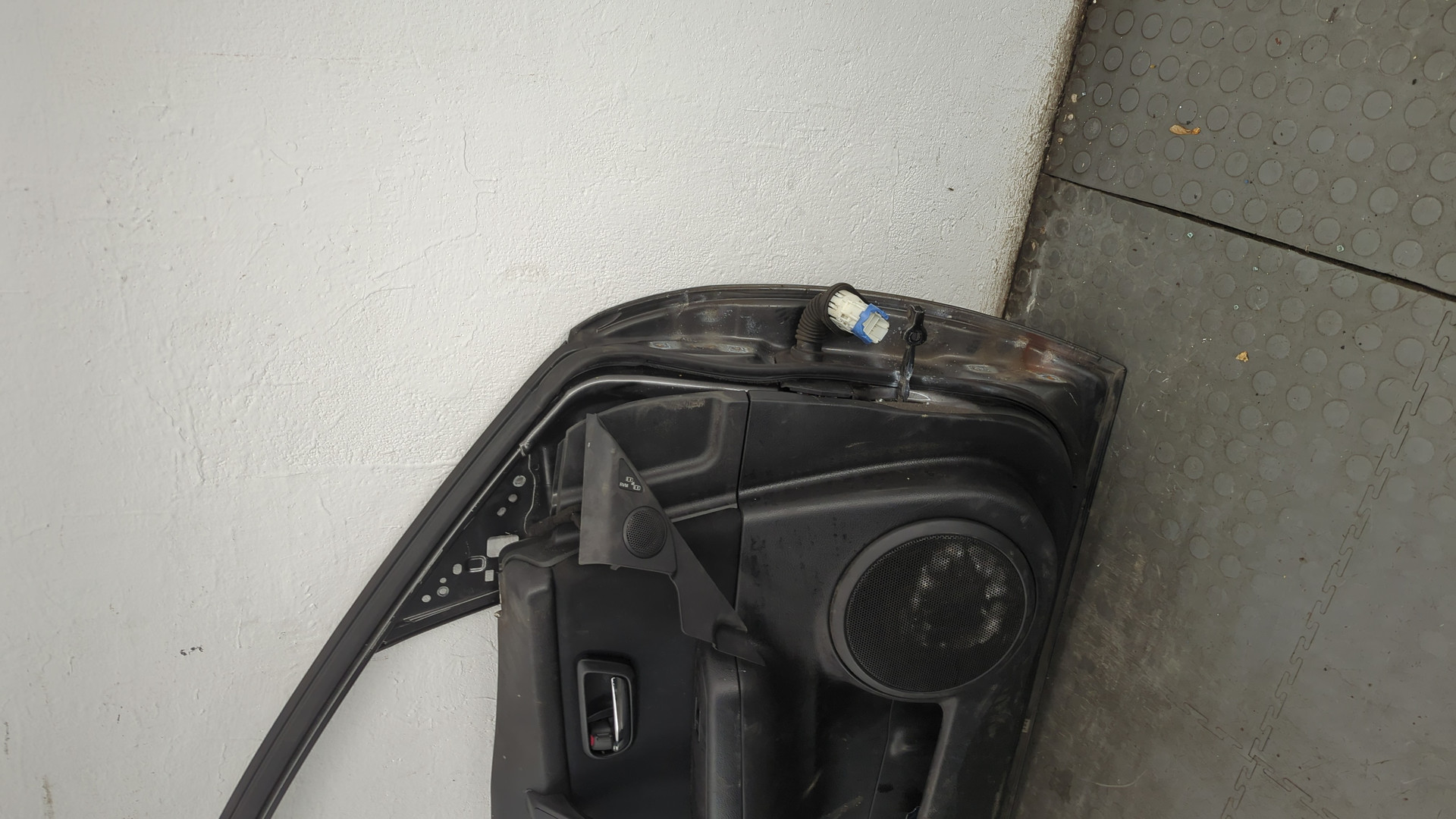 Дверь передняя левая