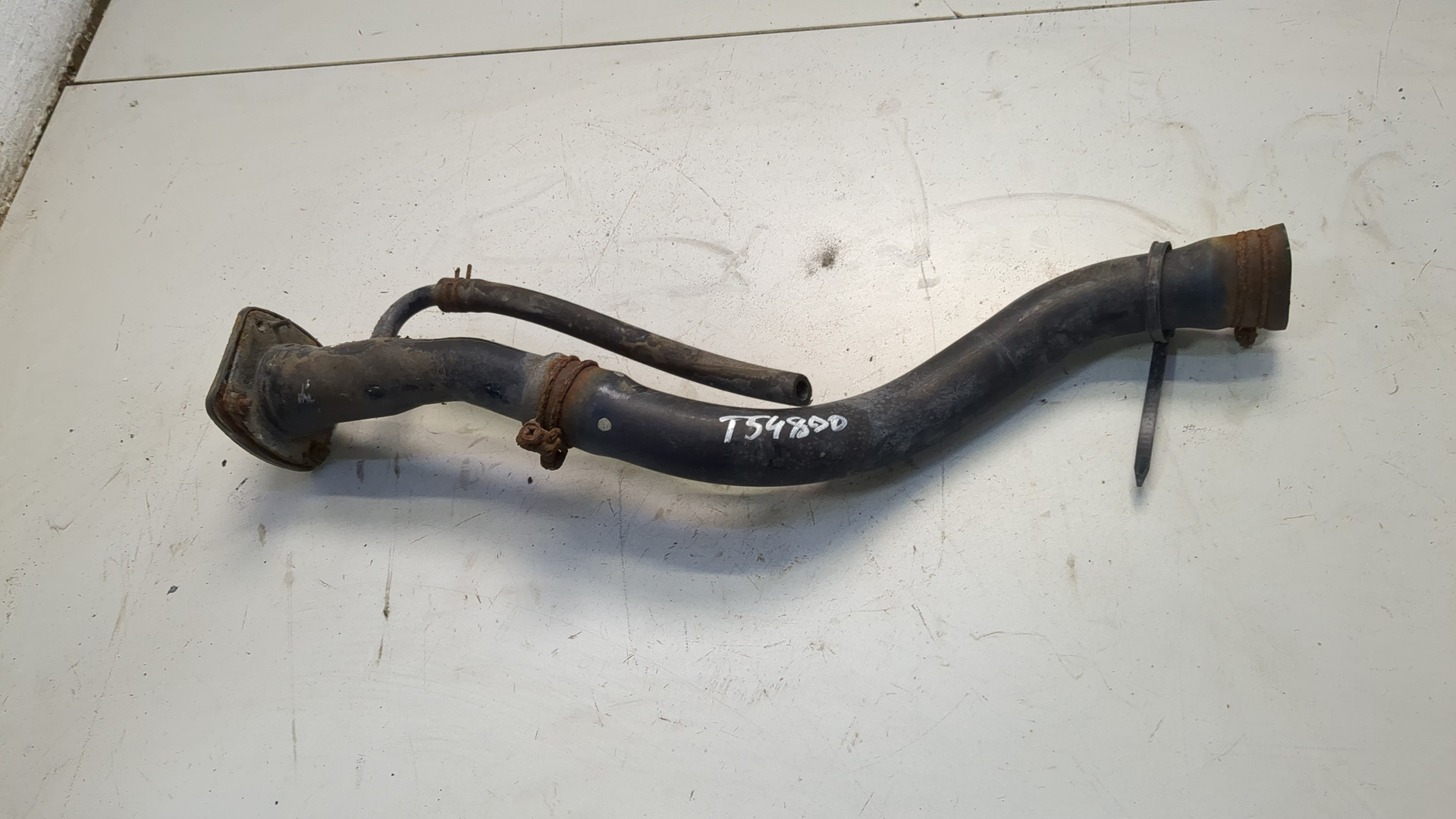 Горловина топливного бака