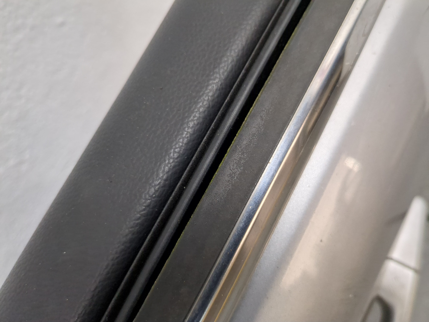 Дверь передняя левая