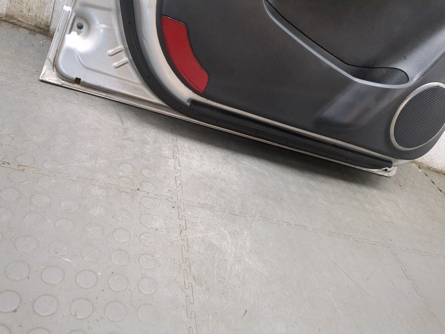 Дверь передняя левая