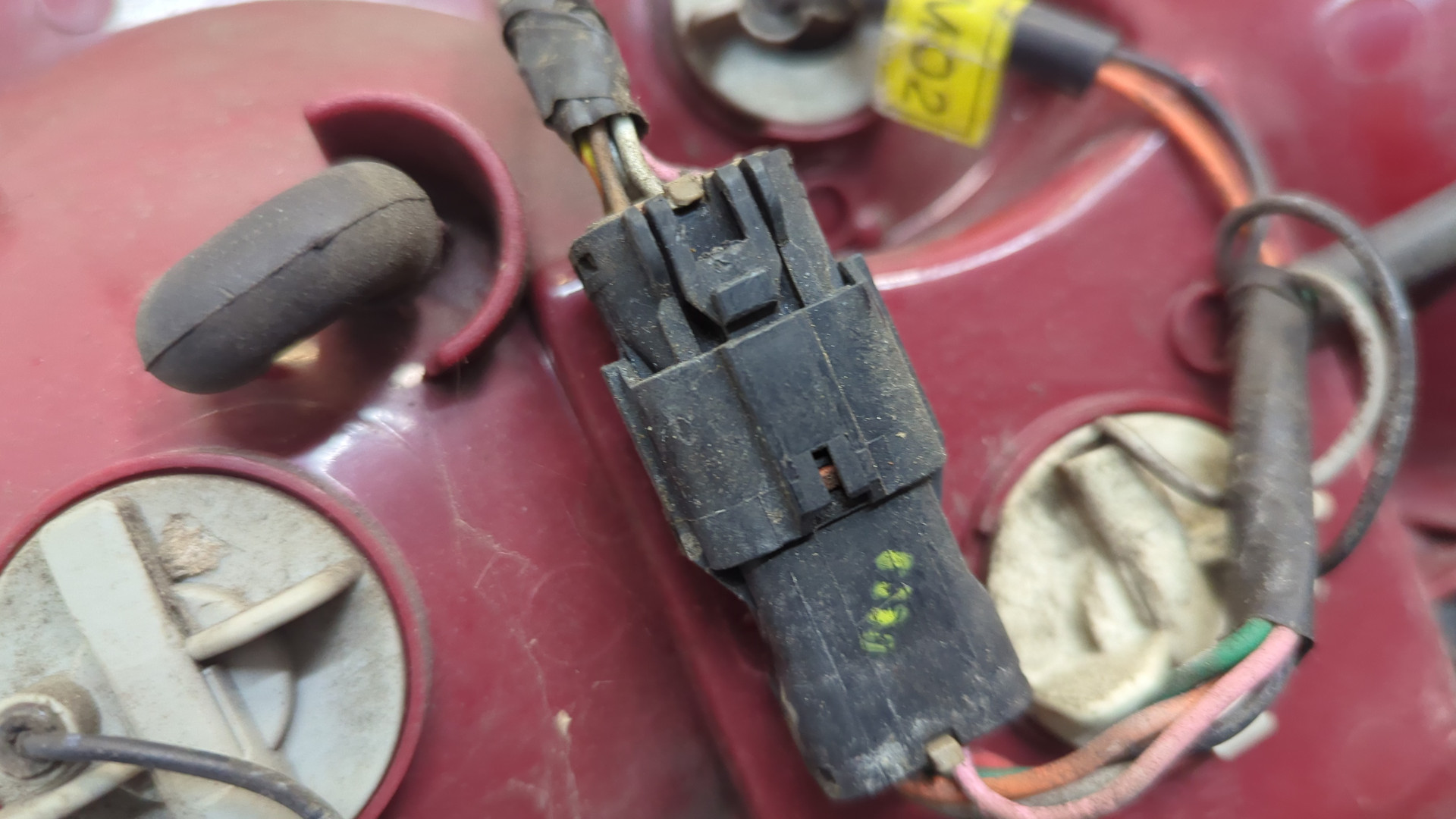 Фонарь задний левый