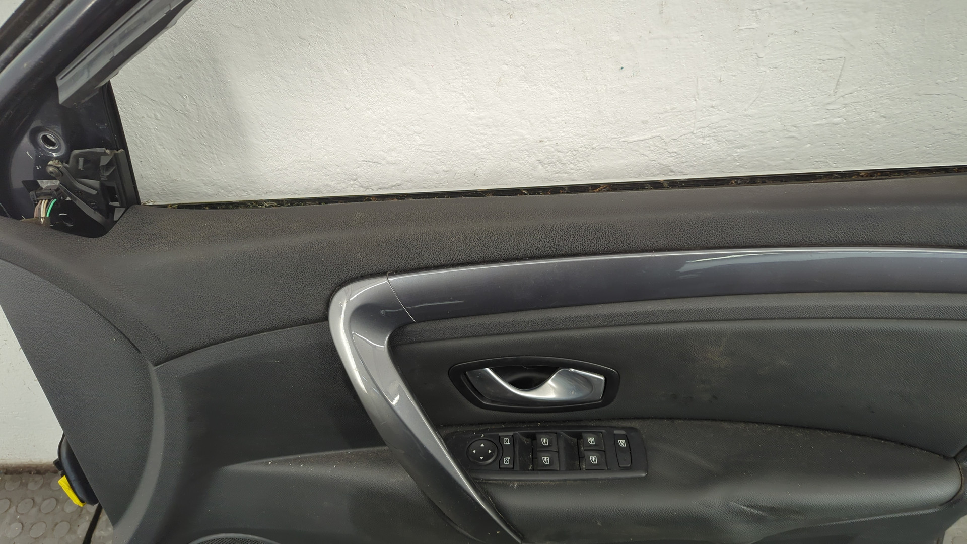 Дверь передняя правая