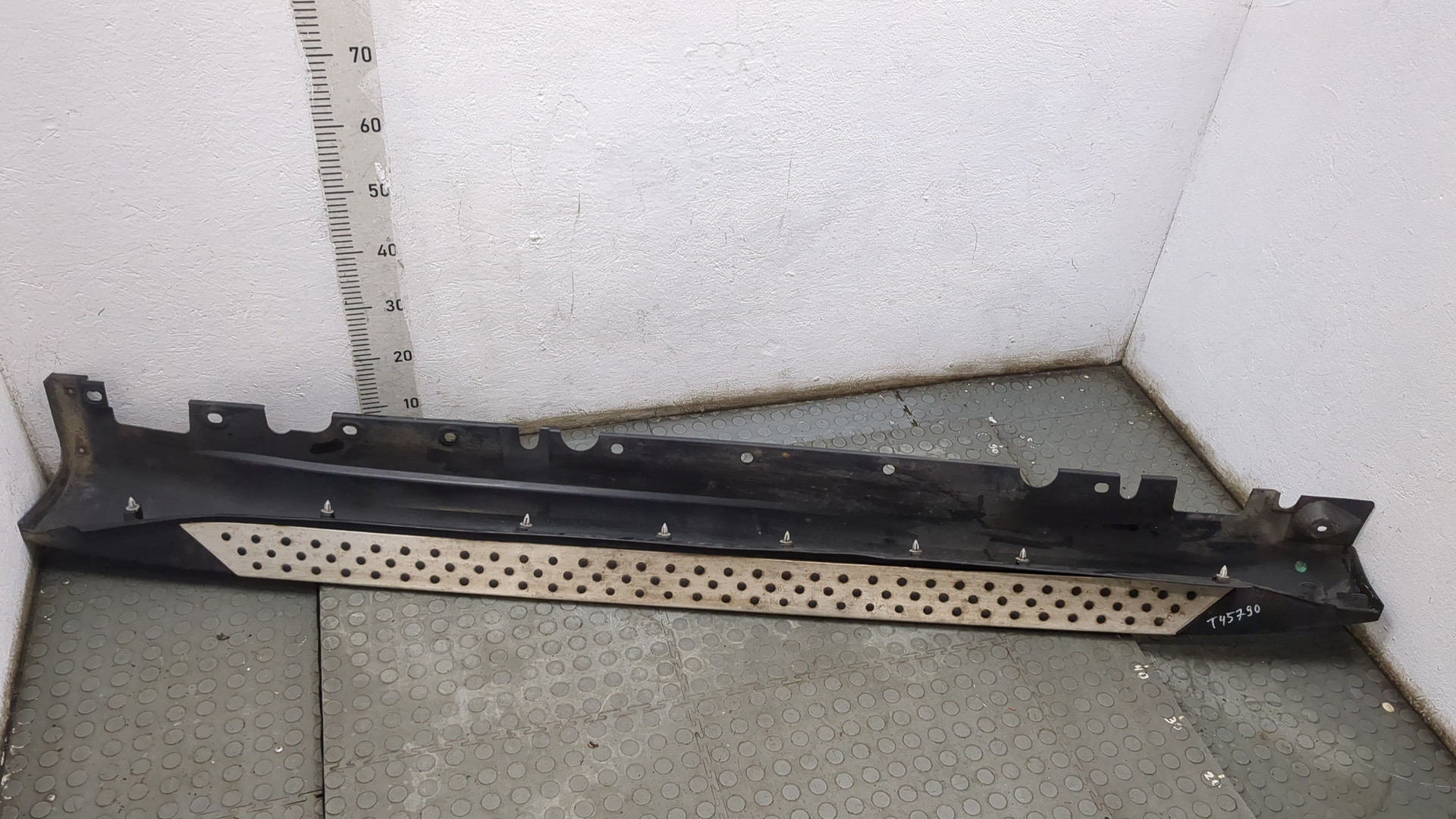 Подножка правая