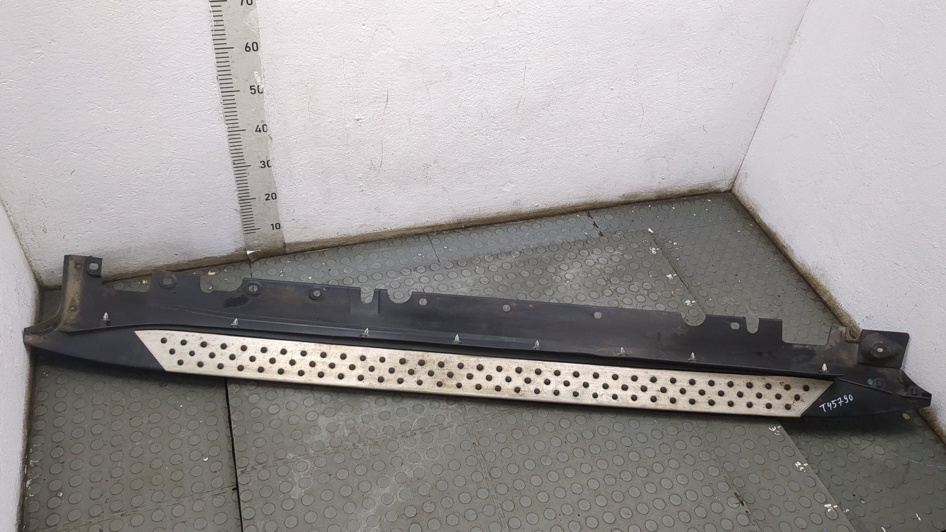 Подножка правая