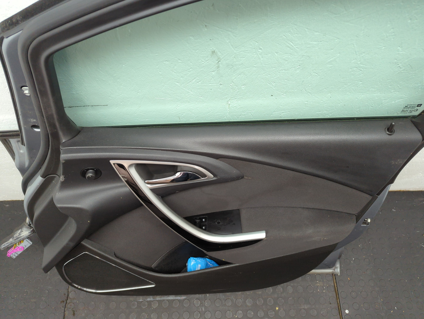 Дверь передняя правая