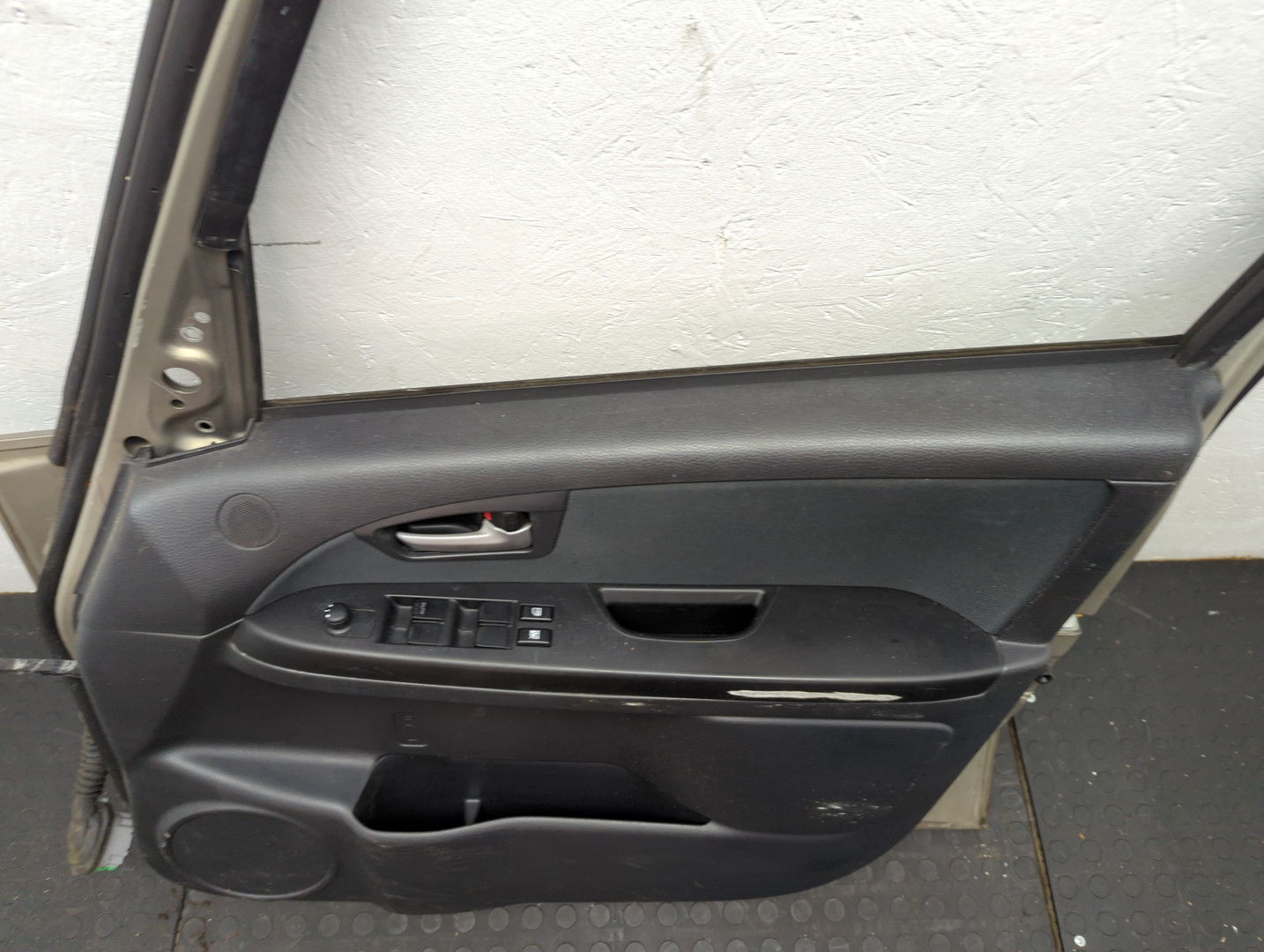 Дверь передняя правая