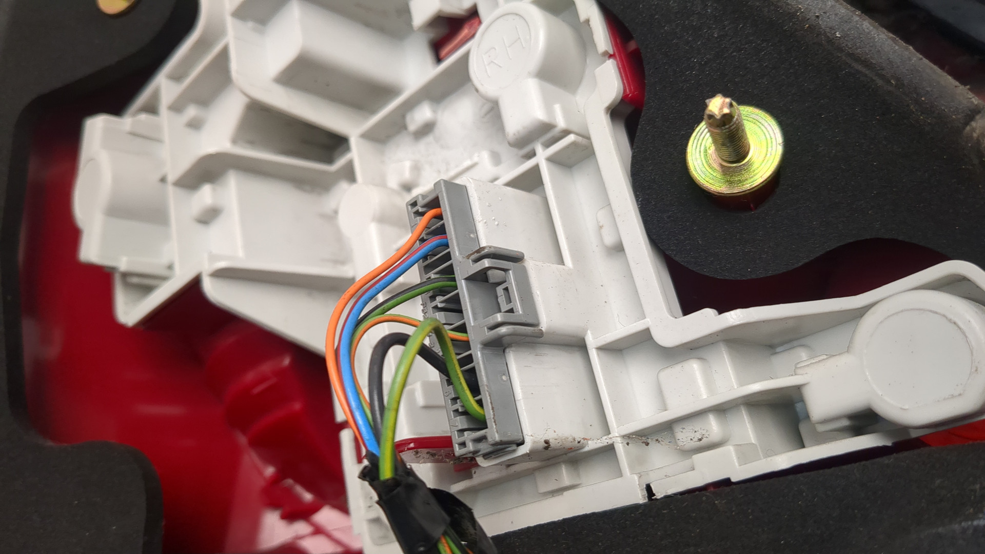 Фонарь задний правый