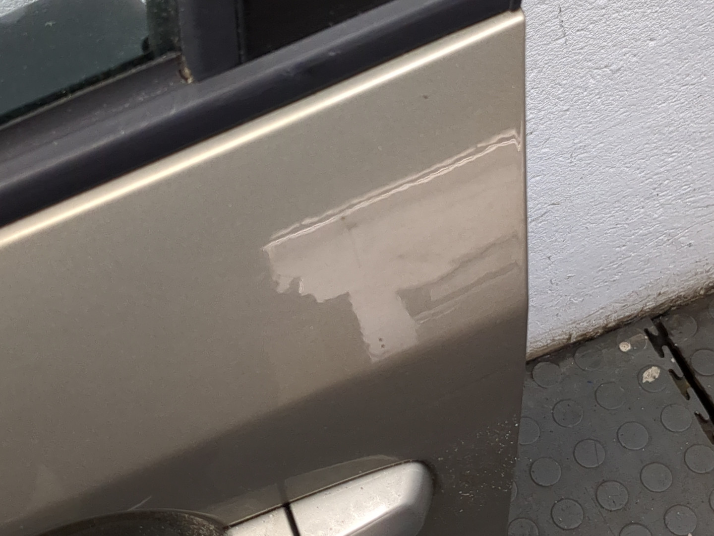 Дверь передняя левая