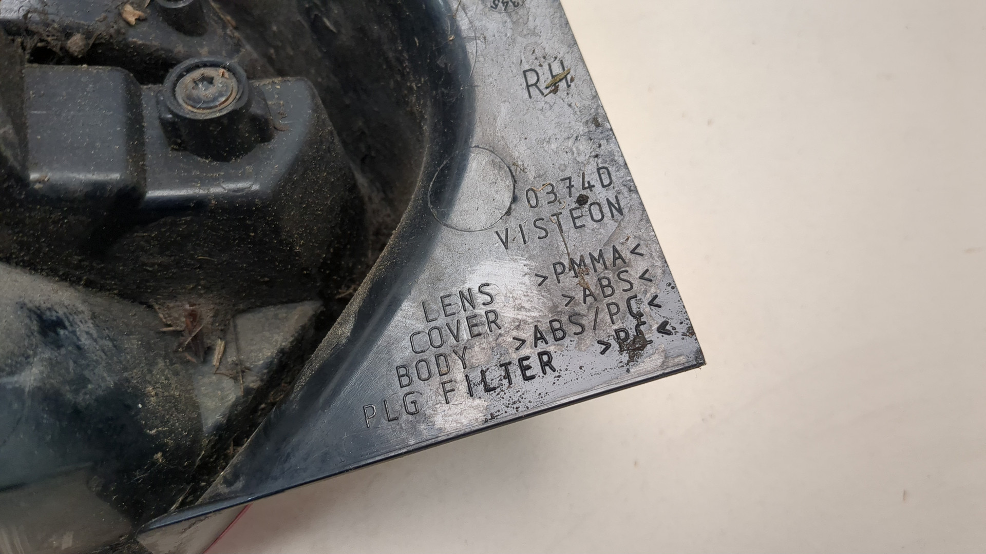 Фонарь задний правый