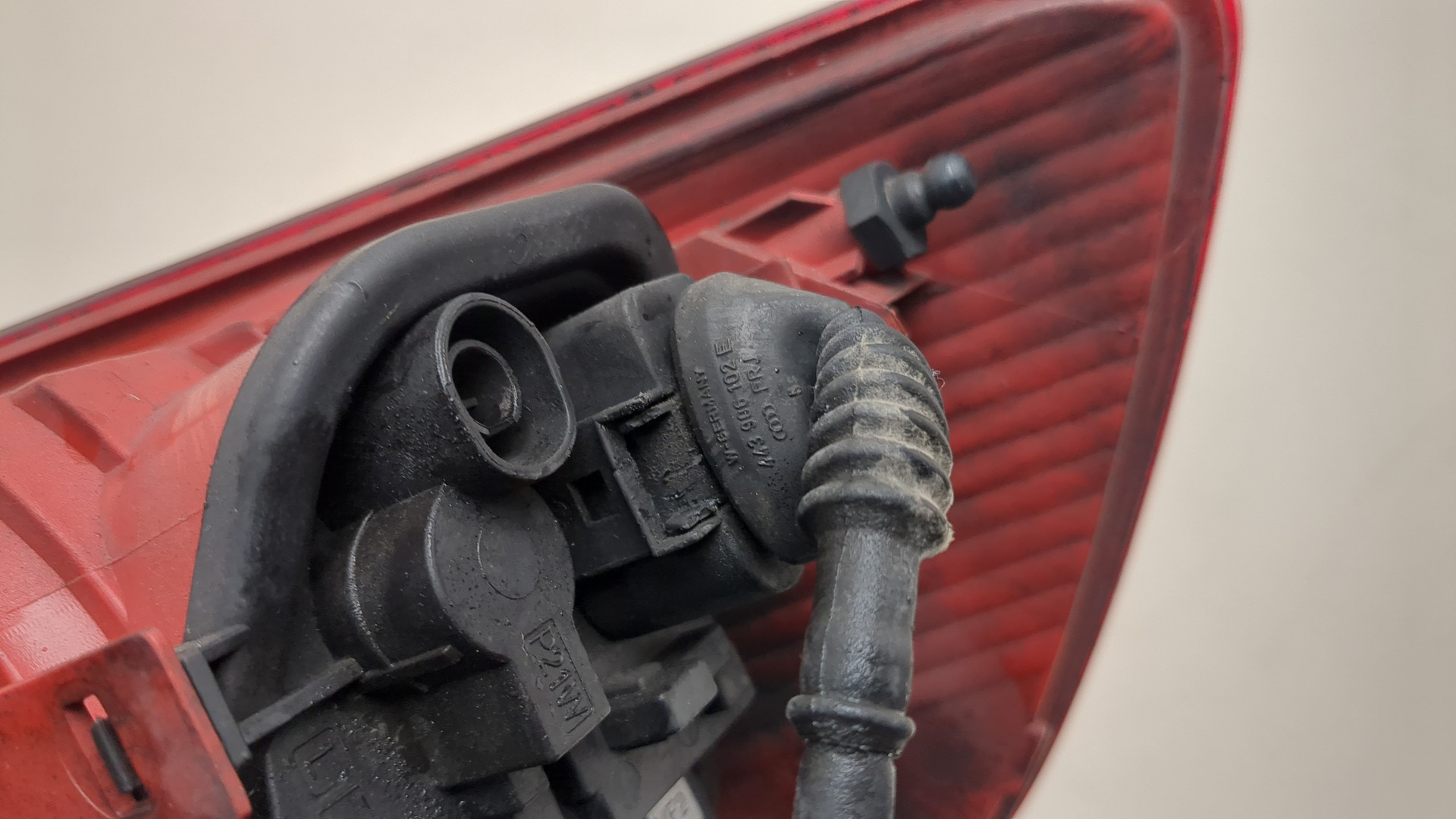 Фонарь задний левый