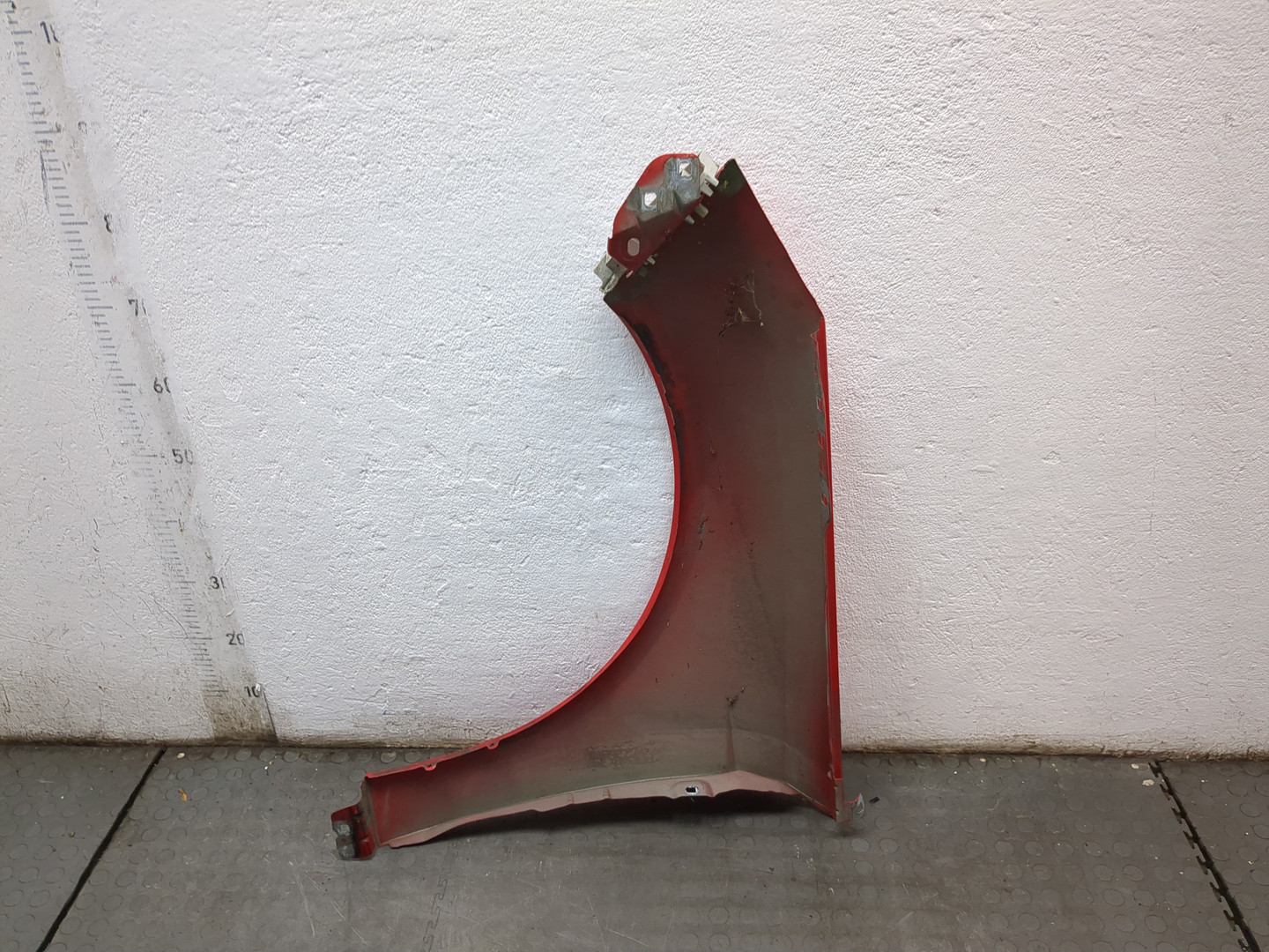 Крыло переднее правое