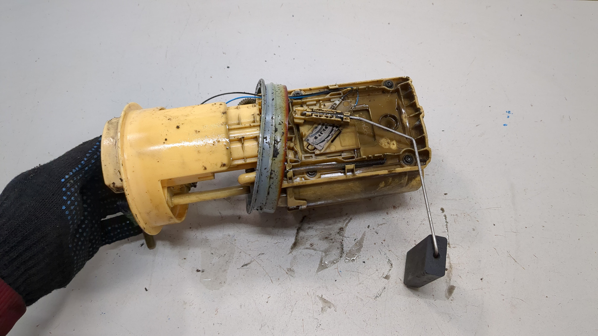 Насос топливный электрический