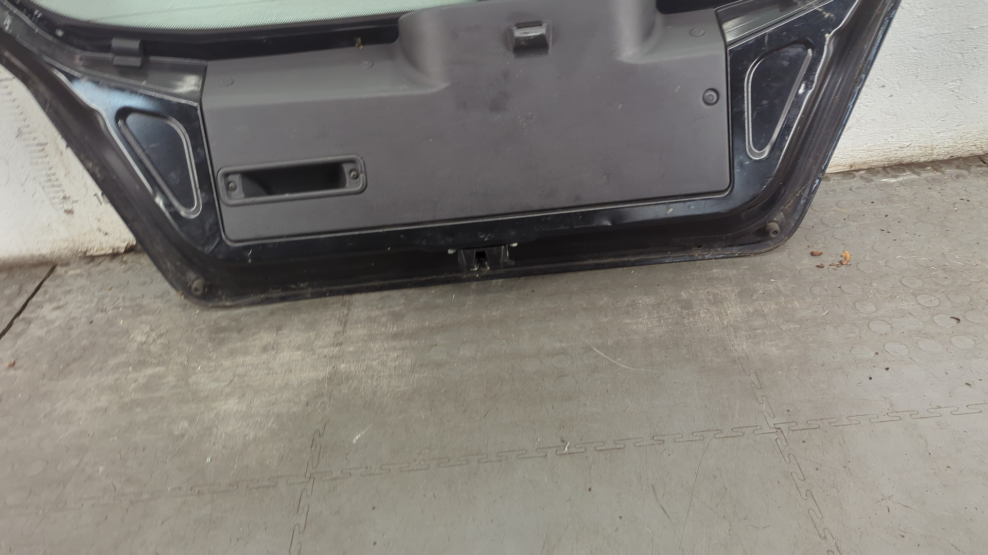 Дверь багажника