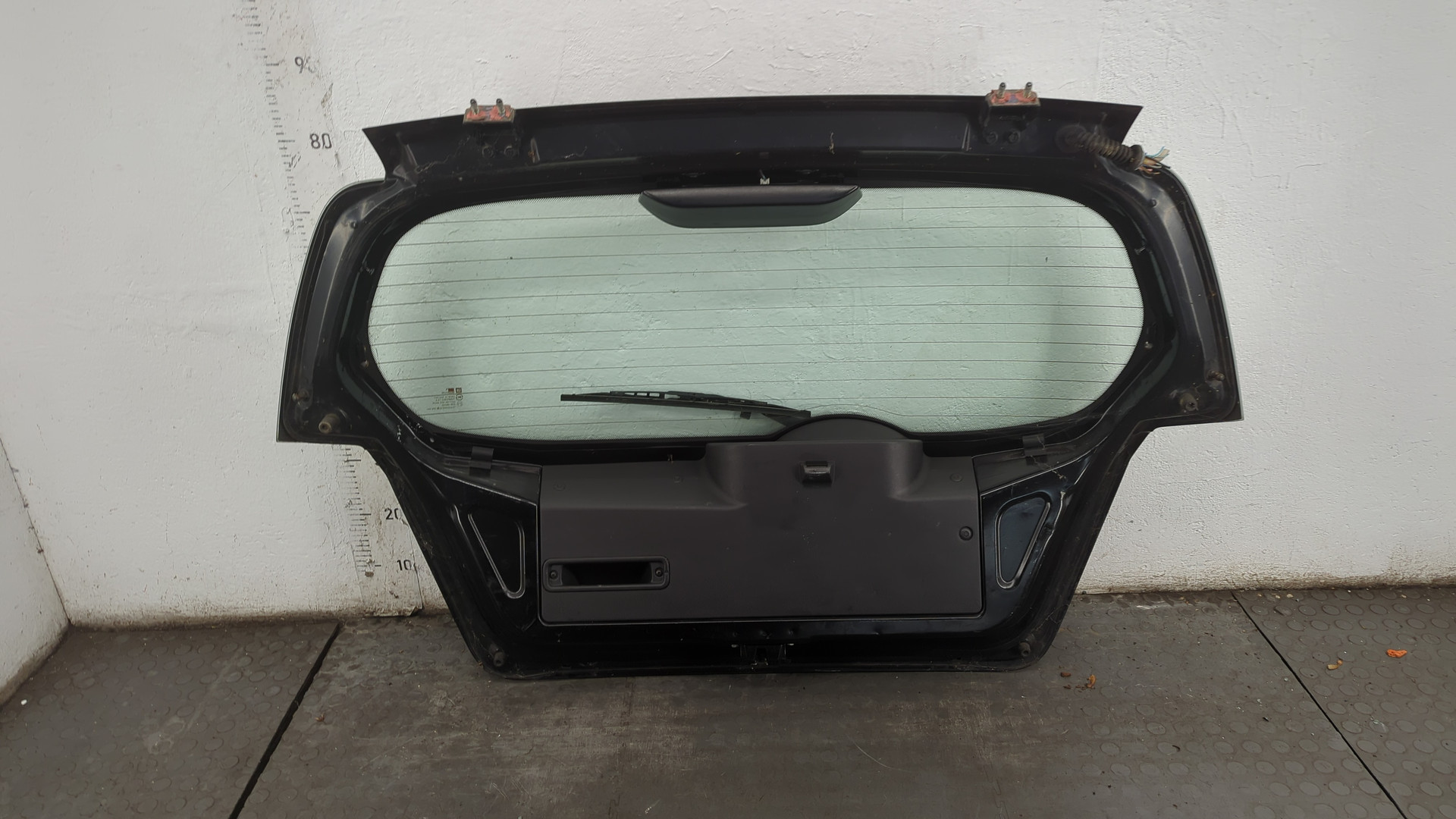 Дверь багажника