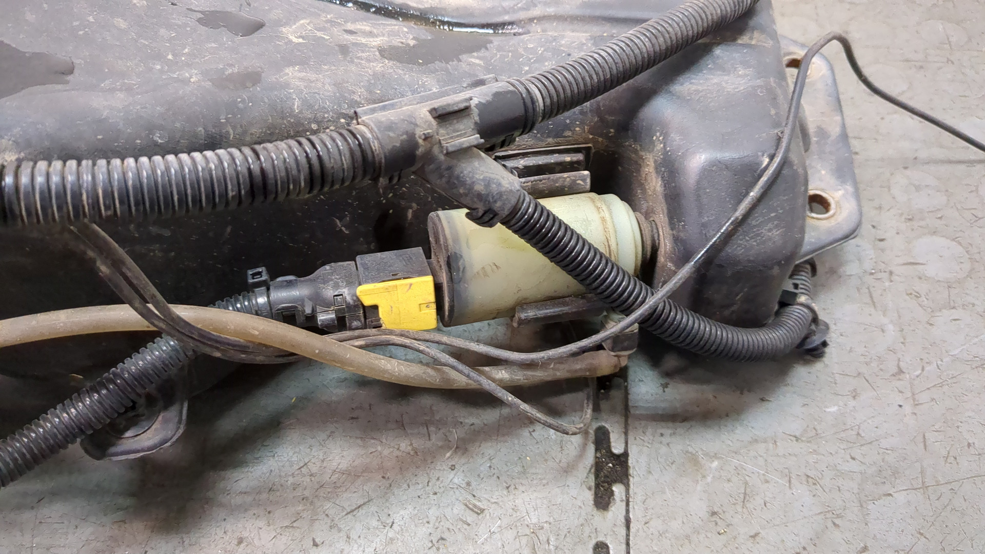 Бачок омывателя лобового стекла