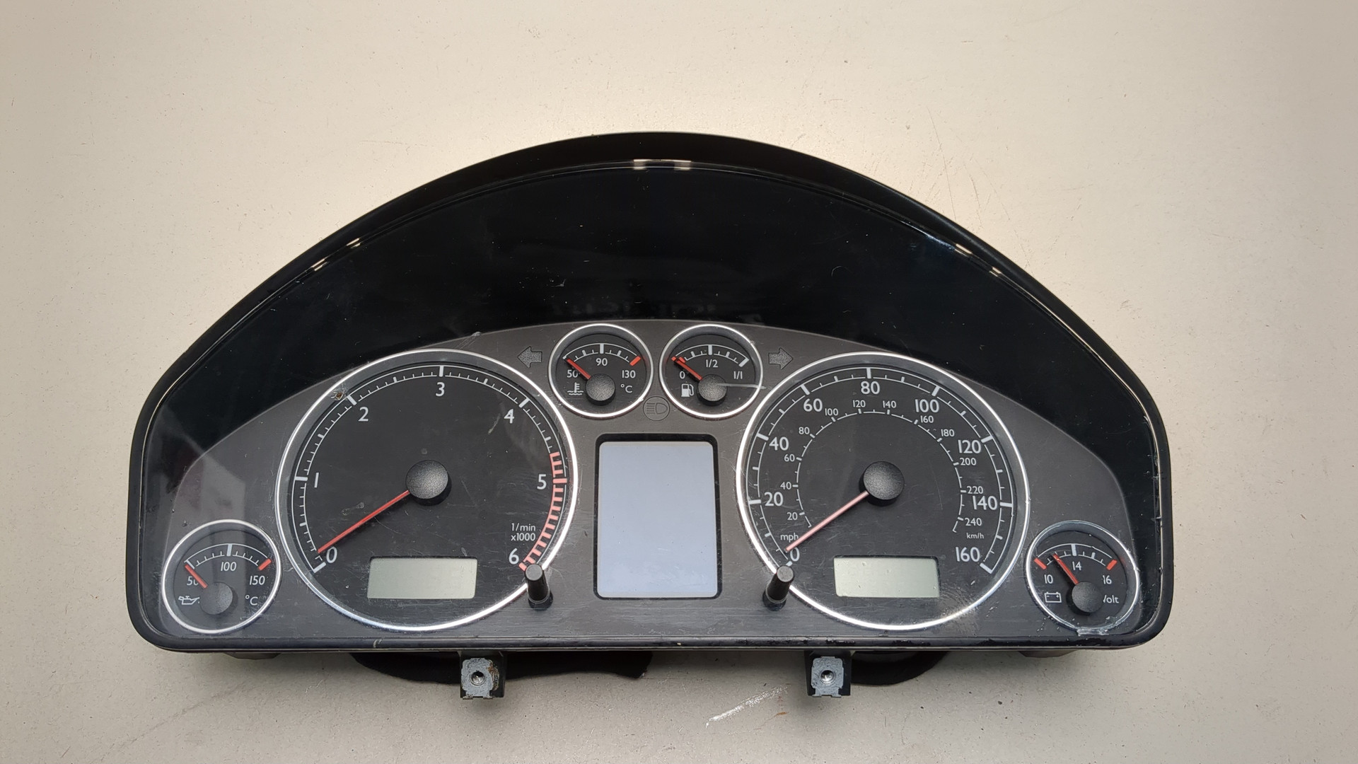 Панель приборов