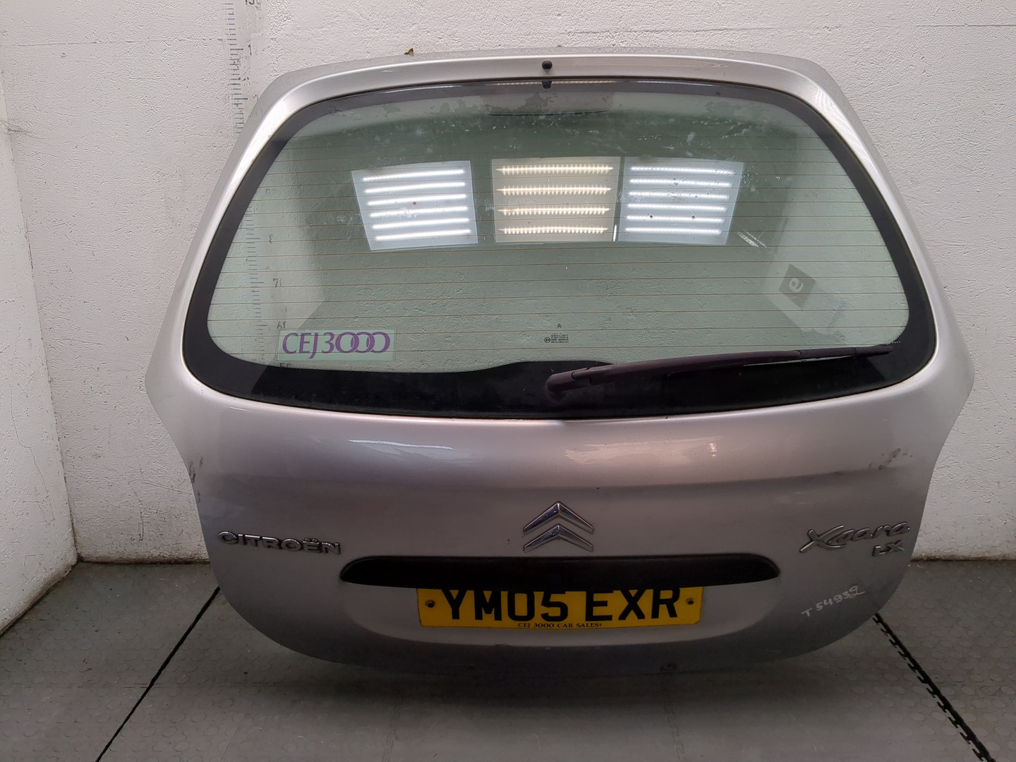 Дверь багажника